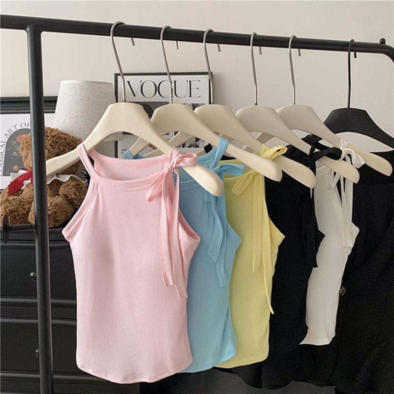 A new 2024 sleeveless top with a pure desire style lace-up neck, built-in chest cushion and halter top for women to wear outside Item Picture