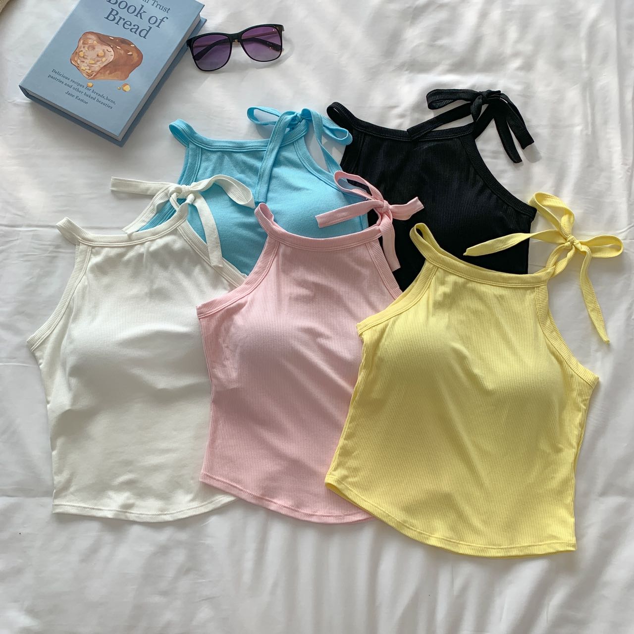 A new 2024 sleeveless top with a pure desire style lace-up neck, built-in chest cushion and halter top for women to wear outside A new 2024 sleeveless top with a pure desire style lace-up neck, built-in chest cushion and halter top for women to wear outside