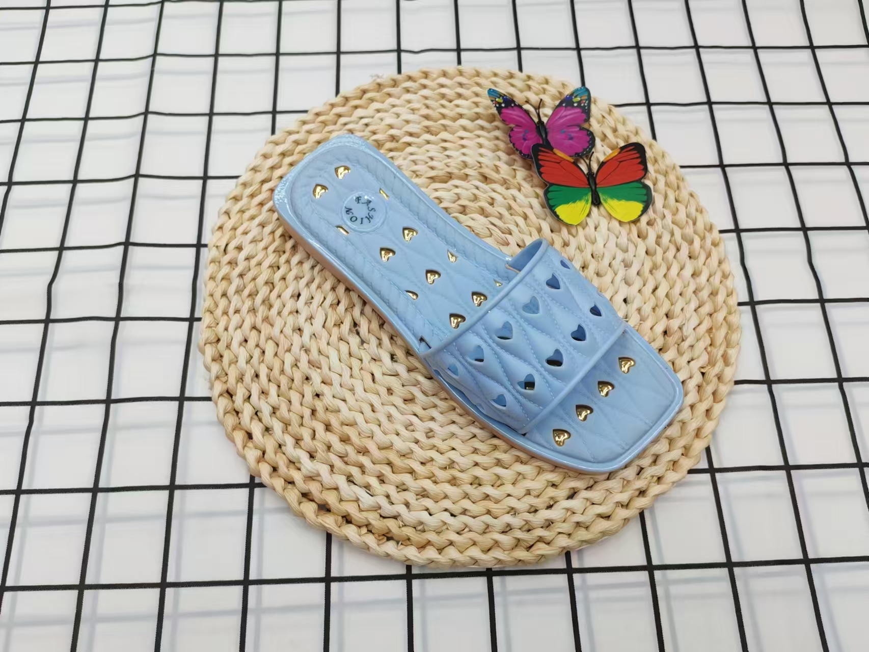 Summer fashionable and simple outerwear flip-flops details Picture
