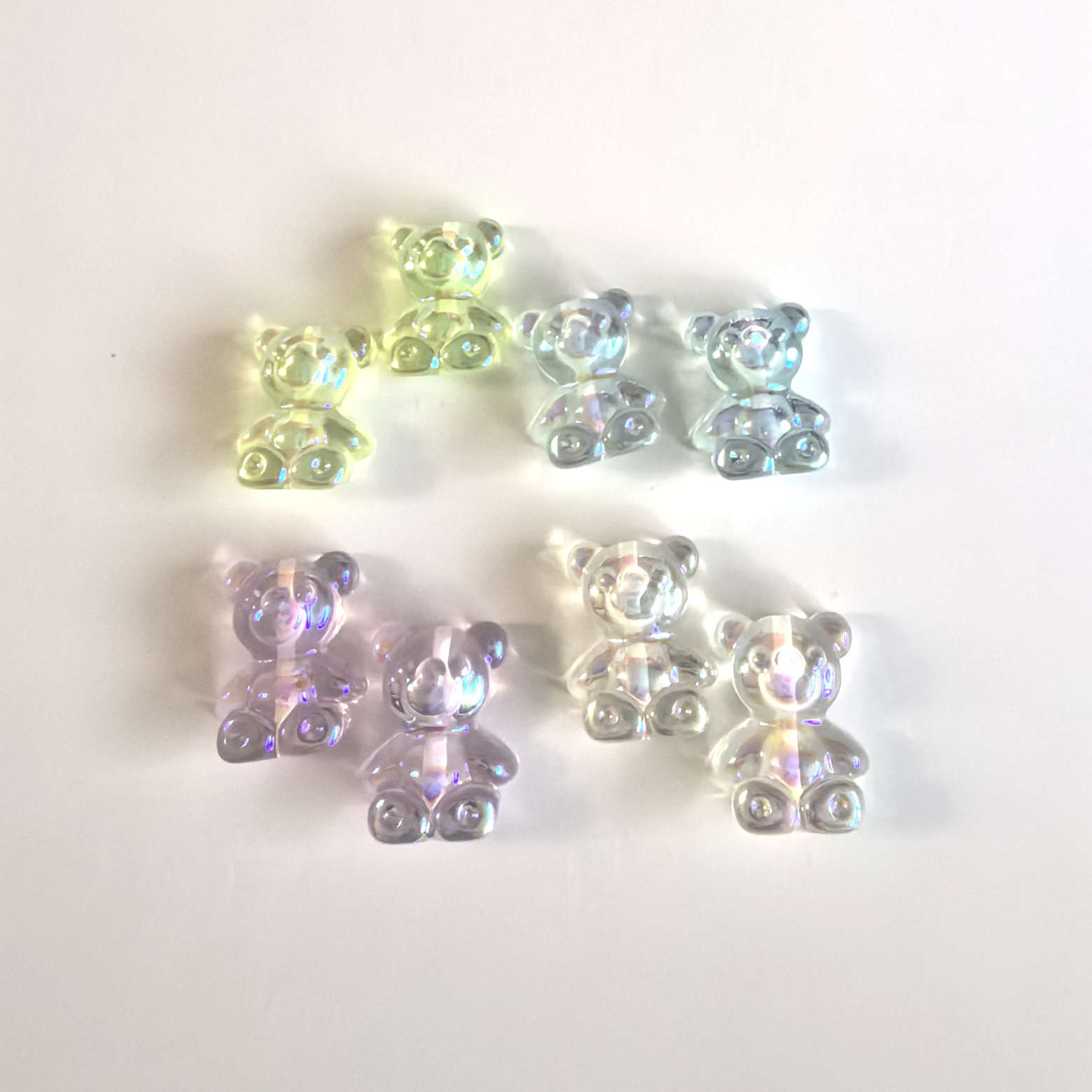 Clothing accessories, accessories, bear vertical hole bracelets, pendants, hair clips, clothes, shoes, bags, stickers, Bear seven-color resin Application Scenario