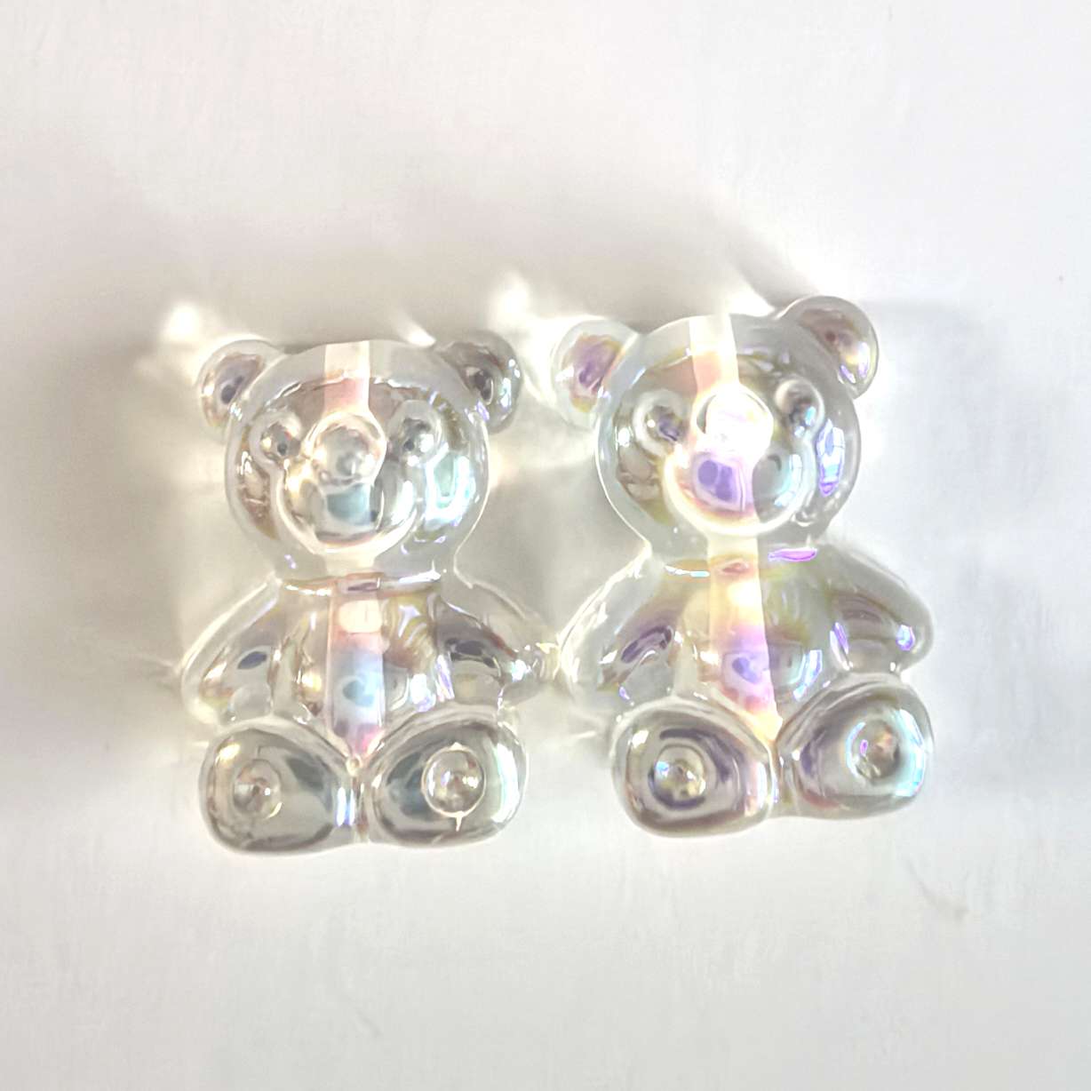 Clothing accessories, accessories, bear vertical hole bracelets, pendants, hair clips, clothes, shoes, bags, stickers, Bear seven-color resin Item Picture