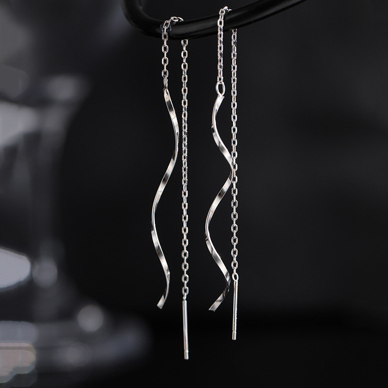 Wavy design, simple plain chain ear thread, women's slimming face, long tassel earrings, fashionable and fresh, wholesale earrings Application Scenario