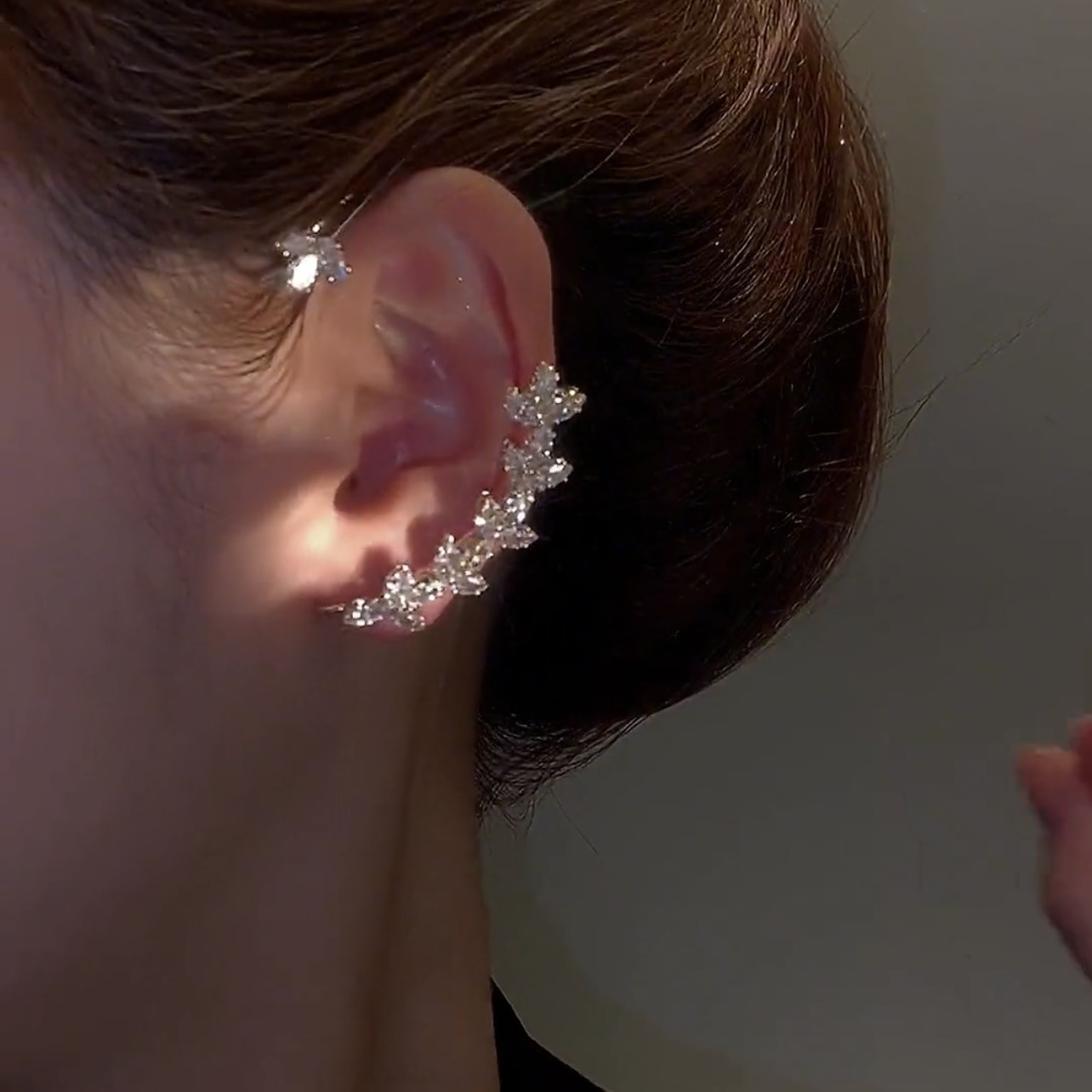 European and American cross-border super fairy flower leaf ear hangers without ear holes, simple and elegant female ear clips, high-end ear bone clips
