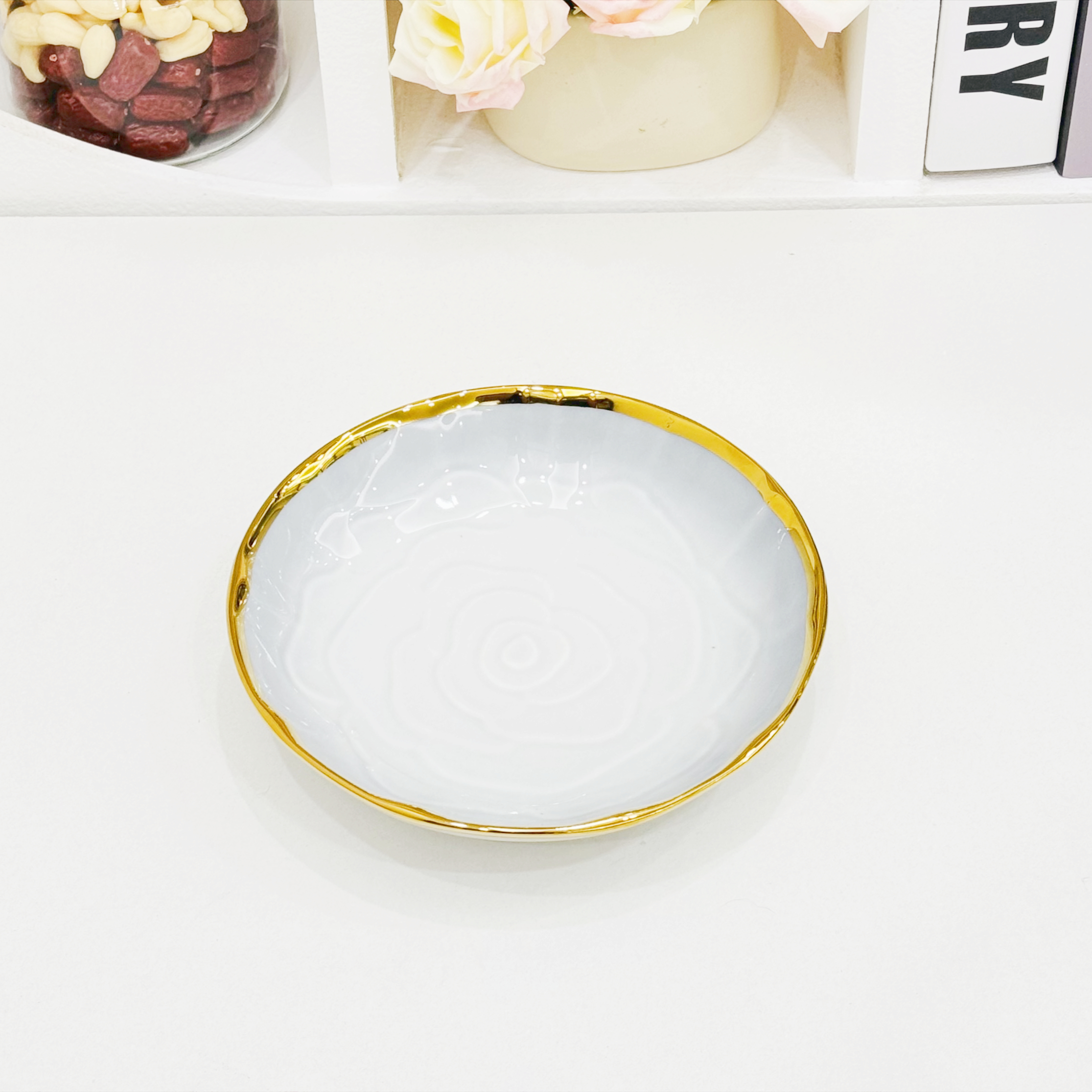 A set of household light luxury high-end plates, bone China 2024 new style, beautiful ceramic bowls, plates, tableware and cutlery Application Scenario