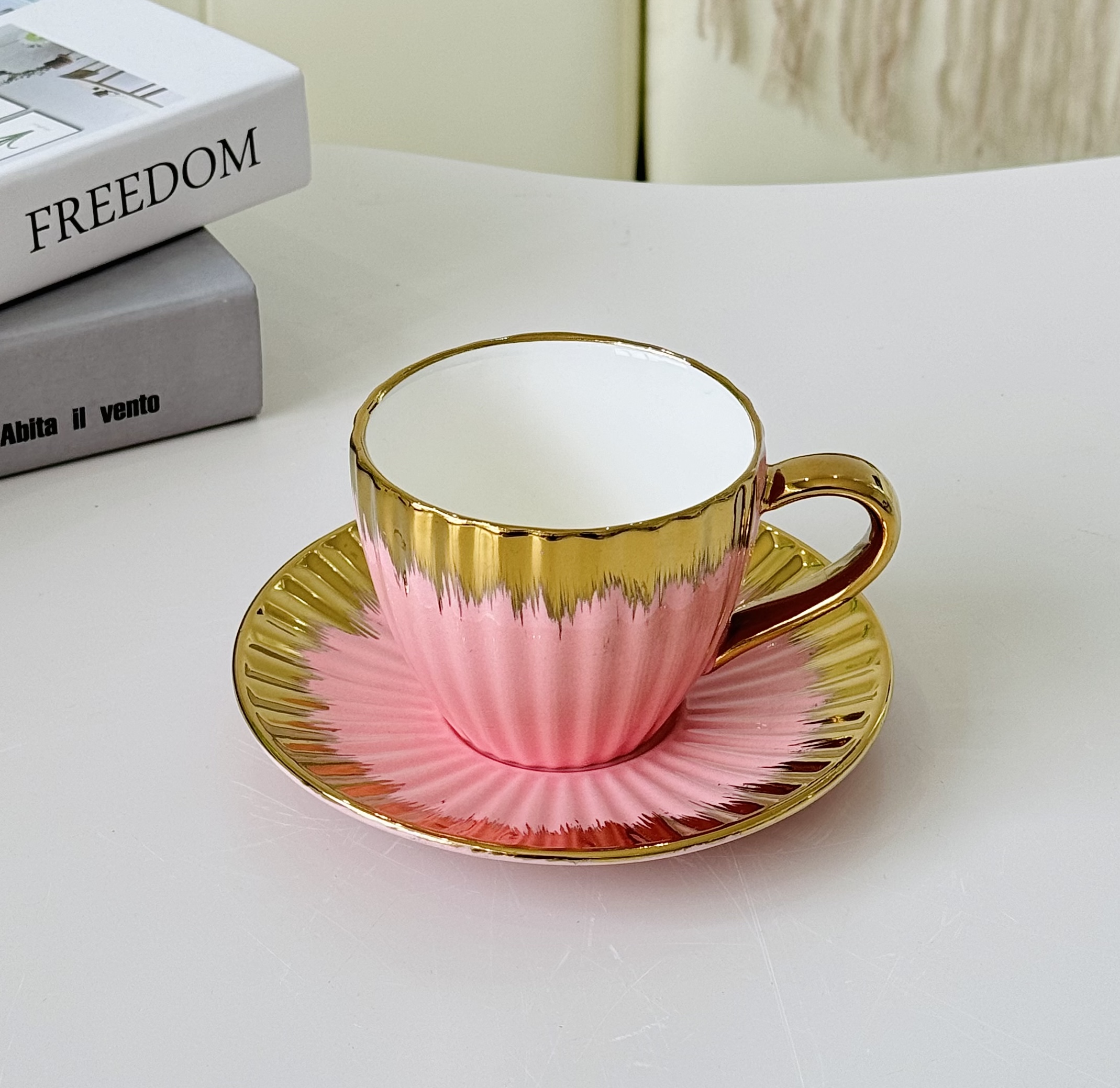 Tazas de café de cerámica de oro tazas de té luz lujo hogar platino inglés té de la tarde juego de té alto nivel de apariencia exquisito conjunto de tazas y platos Application Scenario