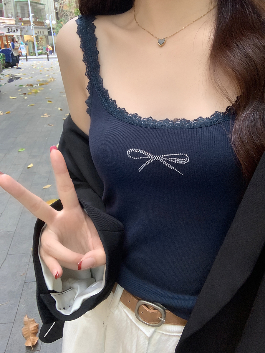 A navy blue lace-trimmed halter top for women's summer 2024 new style with bow print, high-waisted lace-covering short top