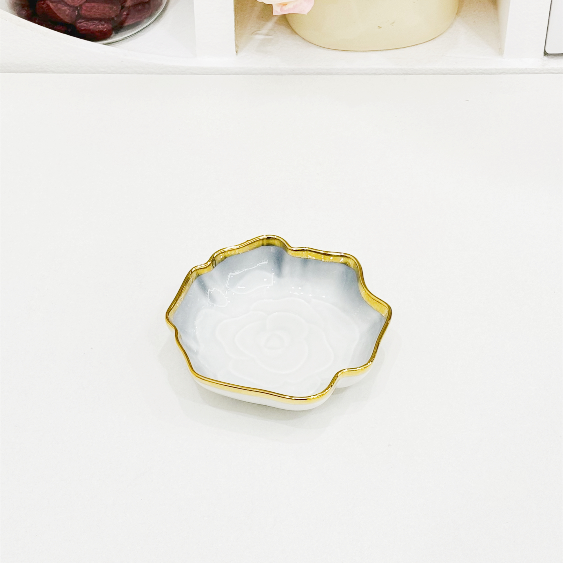 A set of household light luxury and high-end printed bowls, bone China 2024 new style, beautiful ceramic bowls, plates, bowls and tableware Application Scenario