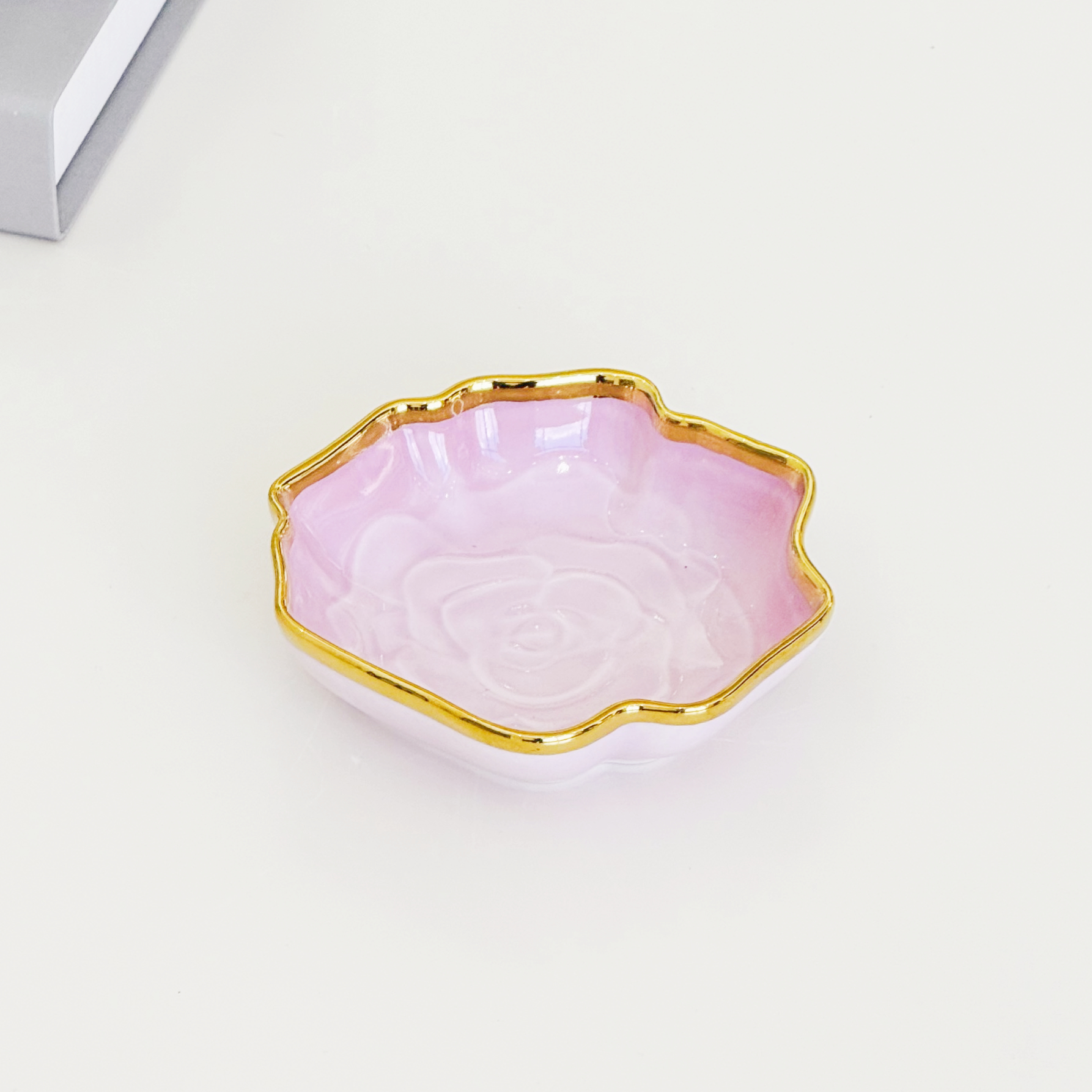 A set of household light luxury high-end bone China ancient-style printed bowls, cherry blossom pink 2024 new fish plates, bowls and chopsticks, beautiful Chinese simple style, popular Japanese plates, ceramic bowls and plates, high appearance level ceramic tableware set Application Scenario