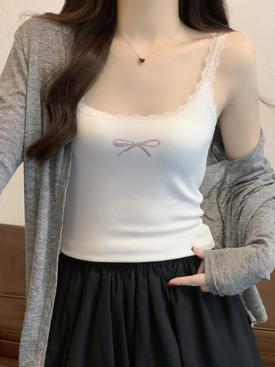 A navy blue lace-trimmed halter top for women's summer 2024 new style with bow print, high-waisted lace-covering short top Application Scenario