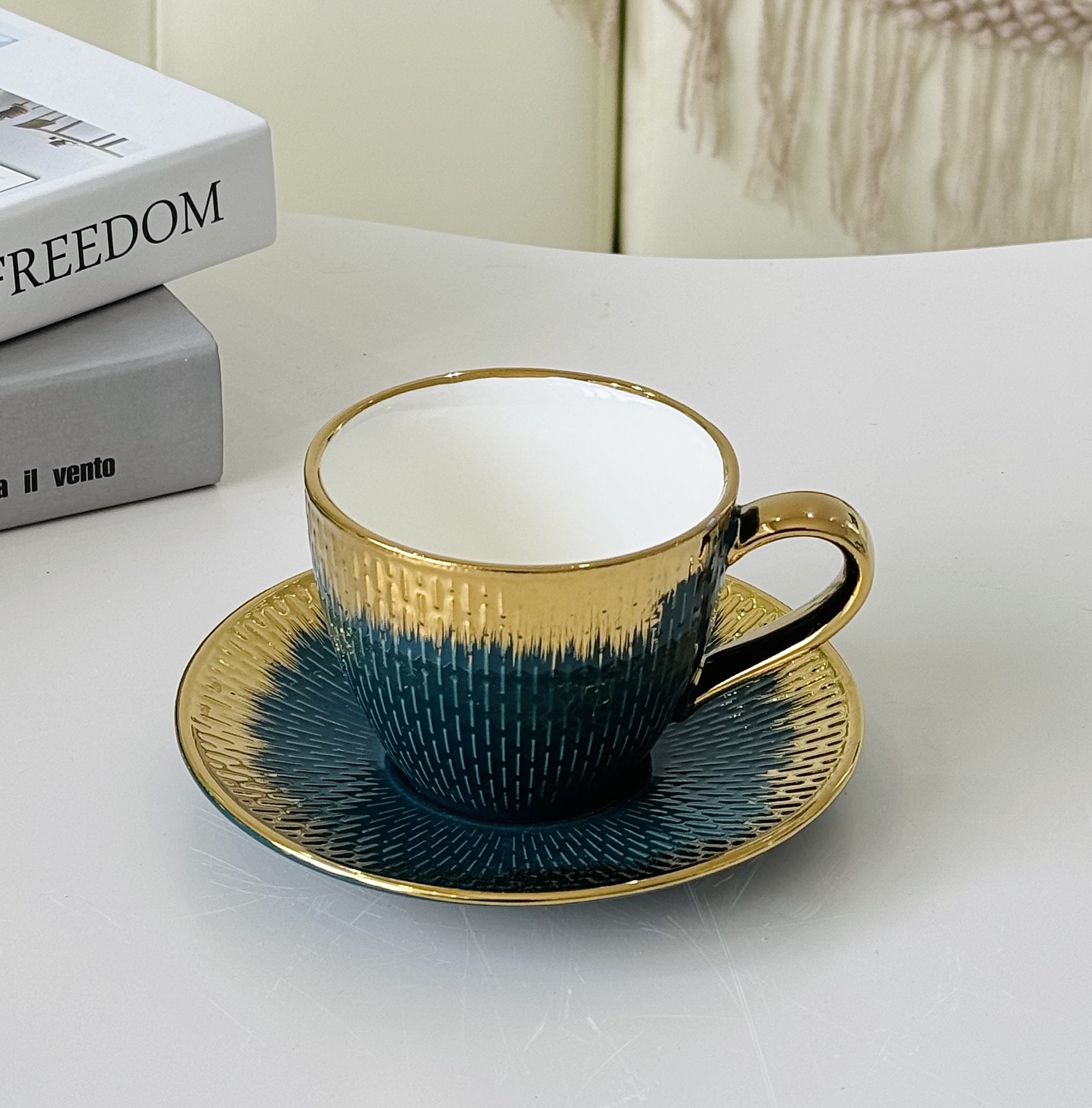 Tazas de café de cerámica de oro tazas de té luz lujo hogar platino inglés té de la tarde juego de té alto nivel de apariencia exquisito conjunto de tazas y platos Item Picture