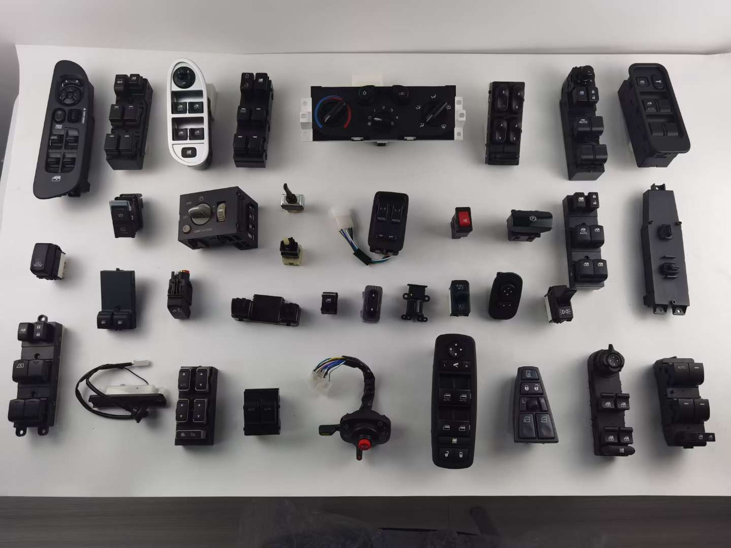 汽车配件适用于奔驰卡车Axor应急开关 9434460423详情图10