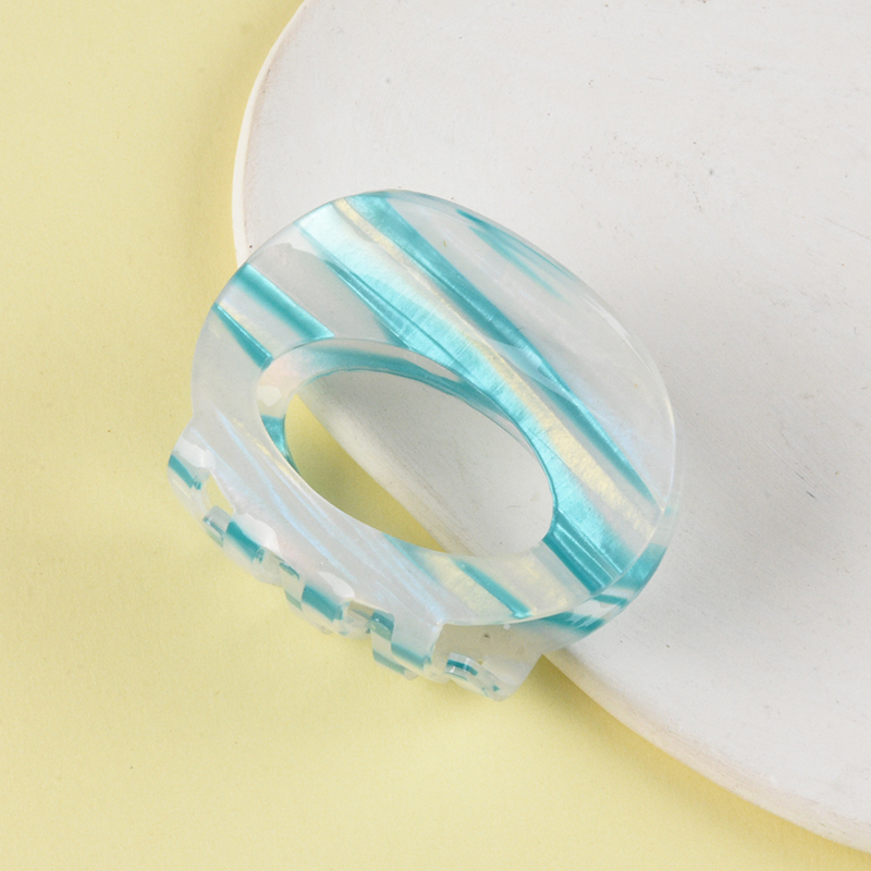 Miniso Round grab with acetic acid shark clip Medium size headdress clip Back of head clip hair clip Item Picture