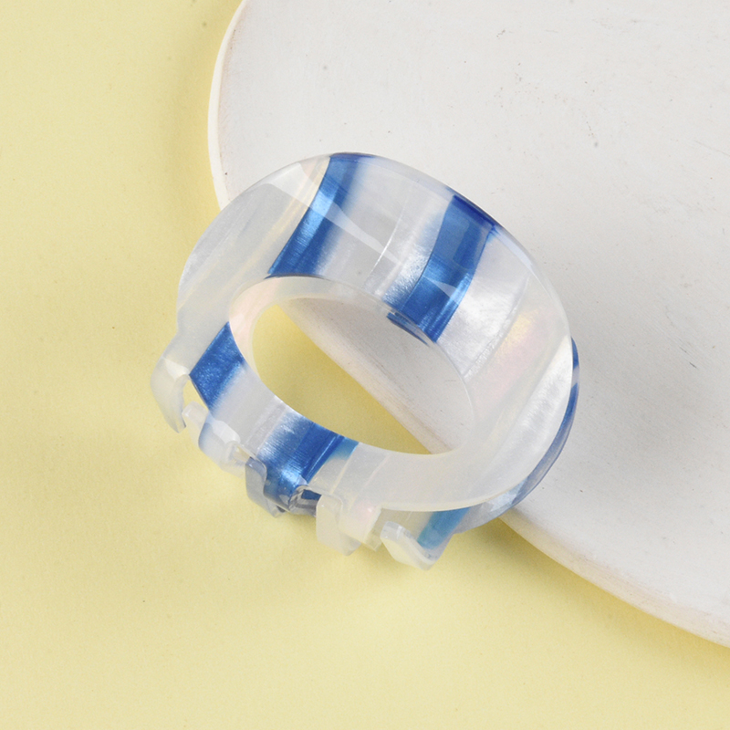 Miniso Round grab with acetic acid shark clip Medium size headdress clip Back of head clip hair clip Application Scenario