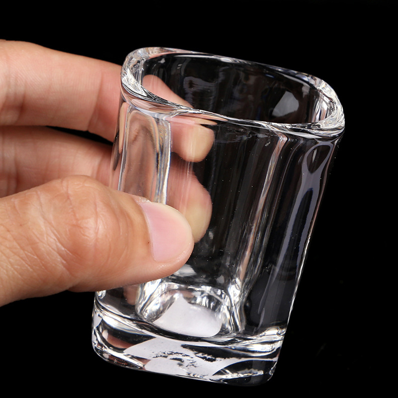 White spirit cups come in various sizes, including square and round ones, supporting household water cups, restaurant gift boxes, and drinking cups