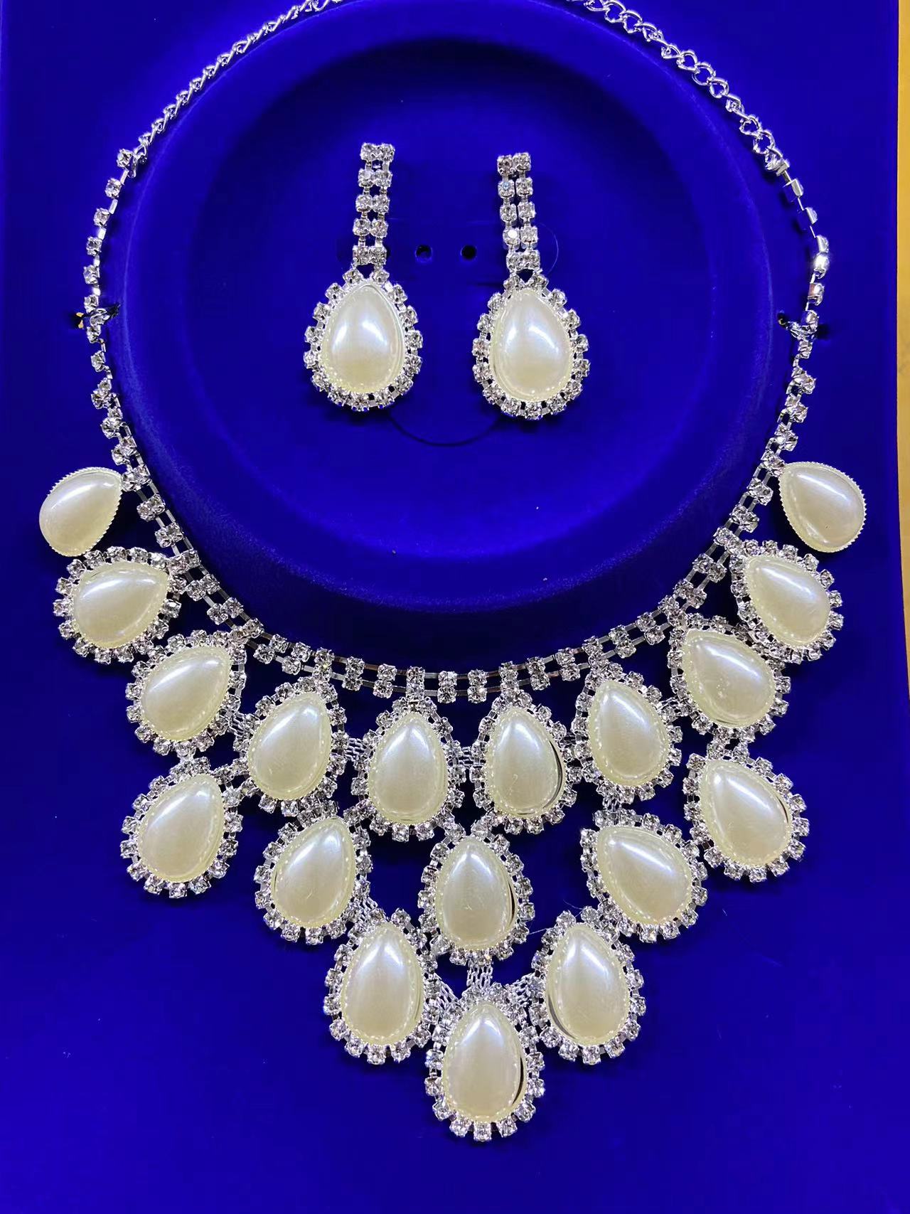 Platinum PT jewelry set: Noble and elegant jewelry, silver jewelry, pull-out bracelet, ethnic style earrings, unique design, and carefully selected accessories