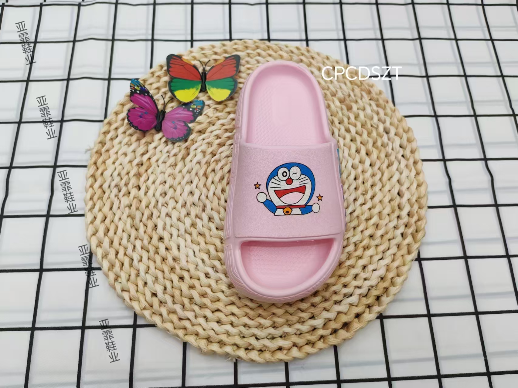 Cute cartoon outdoor flip-flops for children in summer