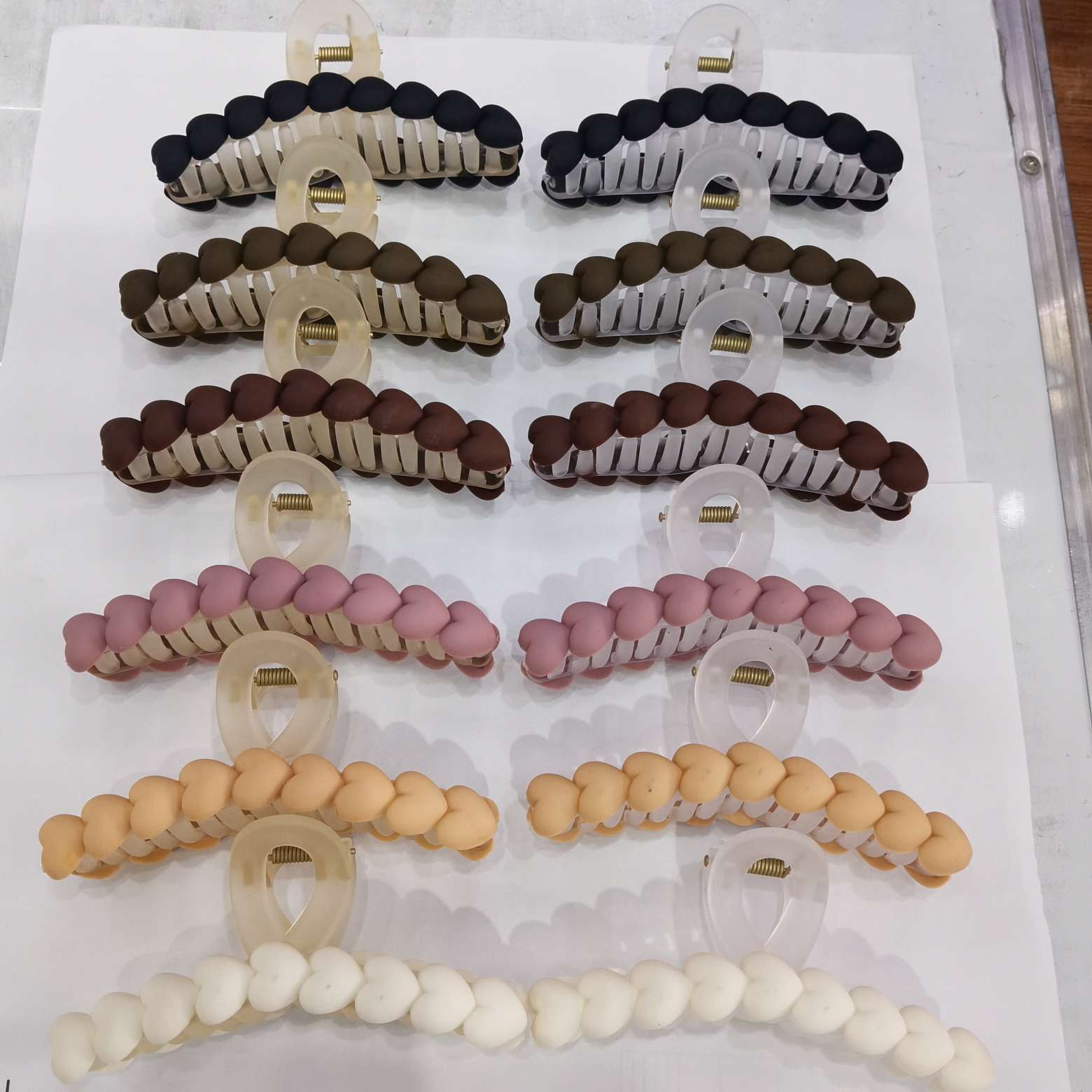 11 cm rubber matte 6-color pearl hair clip Application Scenario
