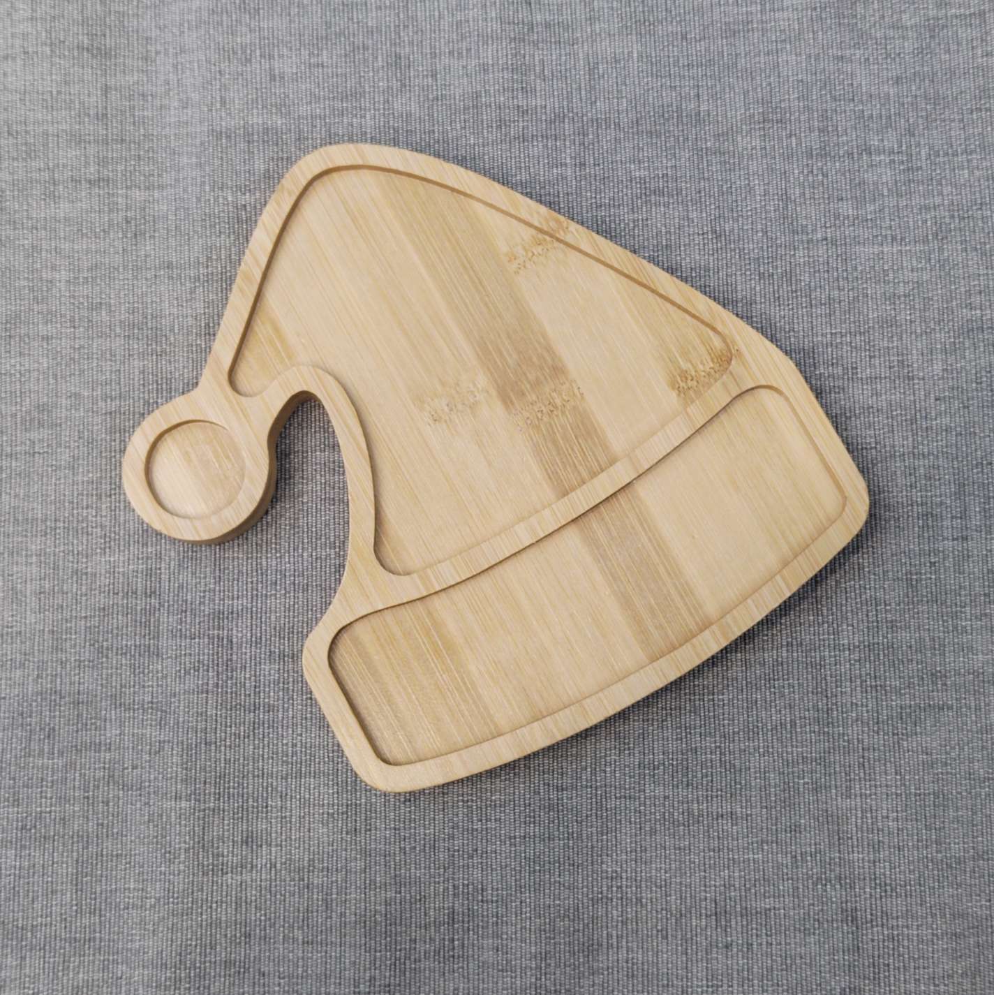 【 Jiehao Bamboo and Wood 】 Christmas Hat Tray, Christmas hat-shaped bamboo tray, cute and creative tableware plating, decorative plate, personalized snack plate, dessert plate, wooden packaging container details Picture