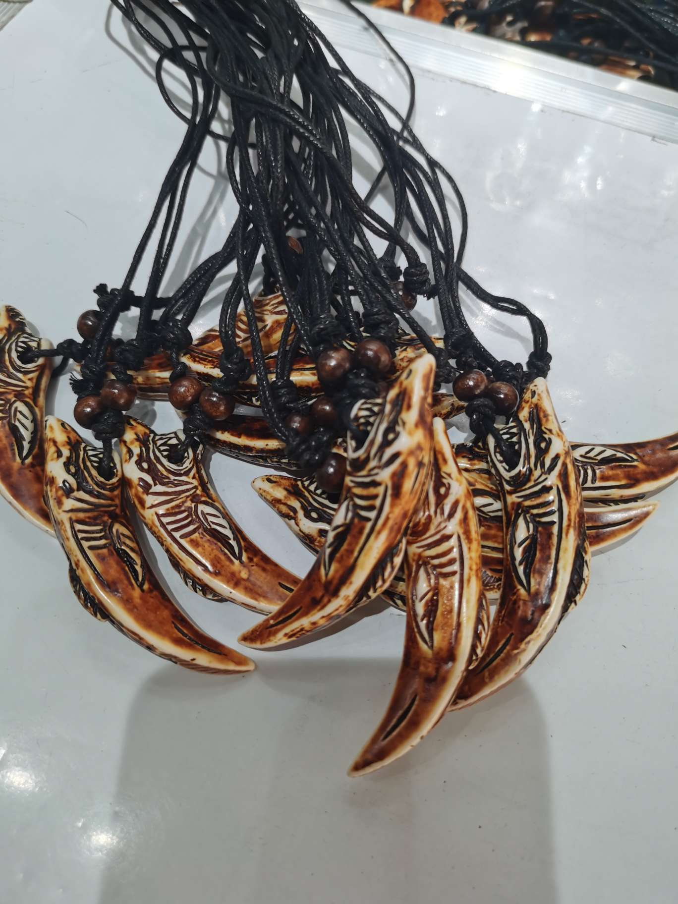 跨境男士长款嘻哈风格饰品项坠 树脂鲨鱼项链，碎银元素装饰项饰