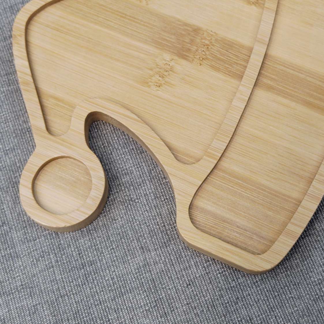 【 Jiehao Bamboo and Wood 】 Christmas Hat Tray, Christmas hat-shaped bamboo tray, cute and creative tableware plating, decorative plate, personalized snack plate, dessert plate, wooden packaging container Specification image
