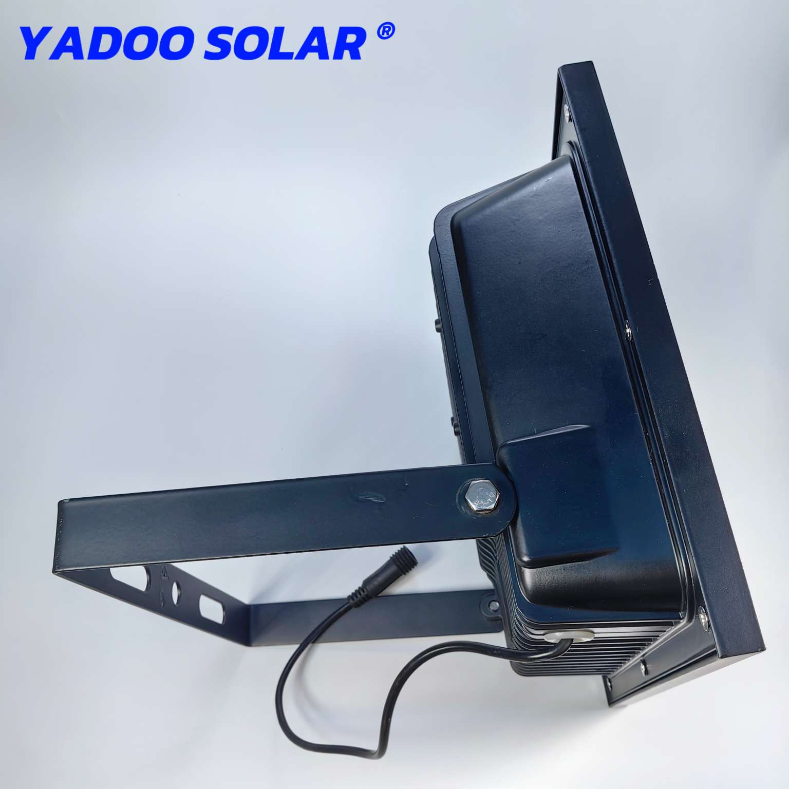 Yadoo Split Solar Floodlight 50W Remote Light-Controlled Led Household Waterproof Outdoor Lighting Application Scenario