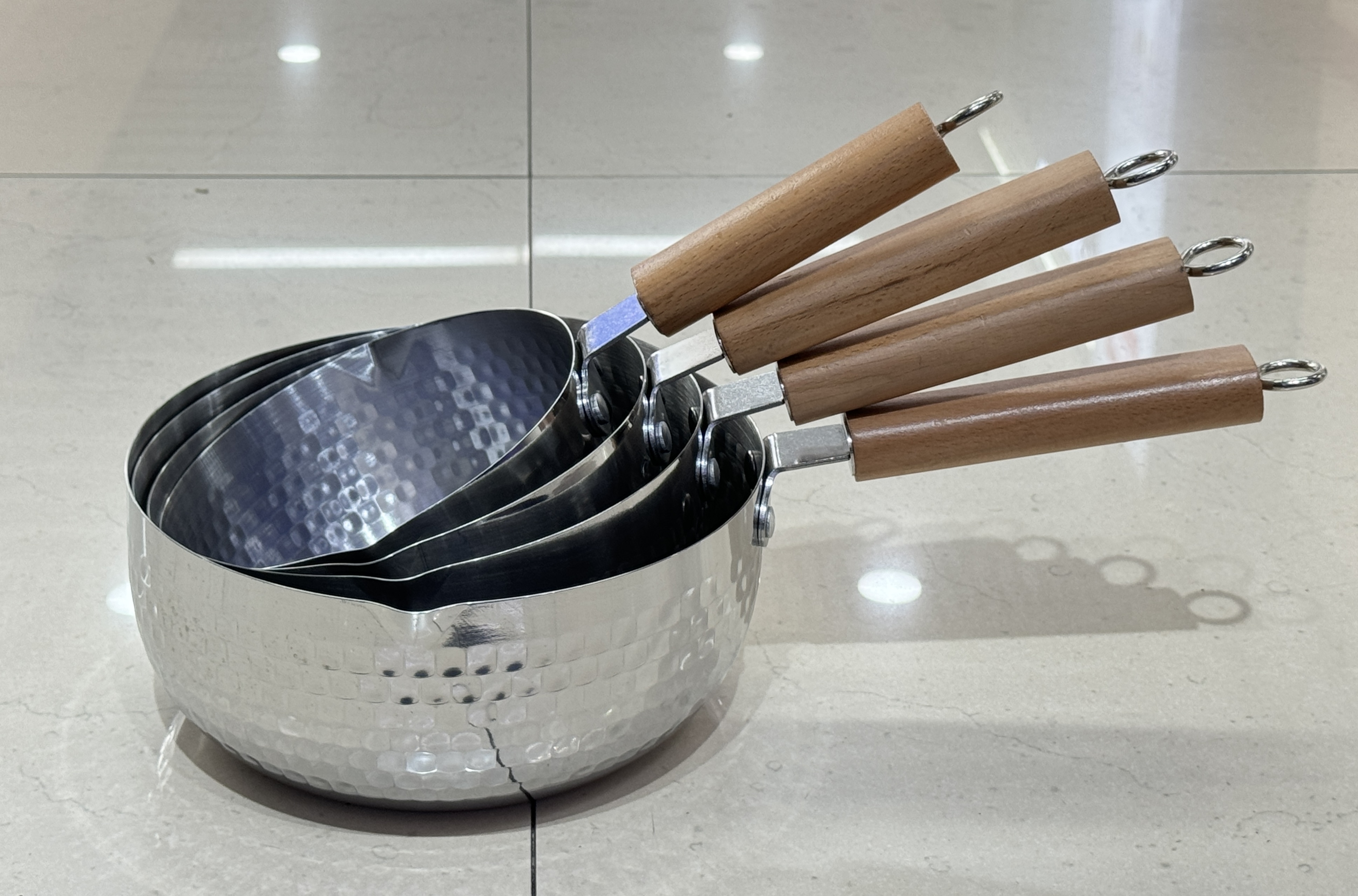 The popular small milk pot, snow flat pot, thickened kitchenware, home milk pot, and baby food special milk pot are small and practical details Picture