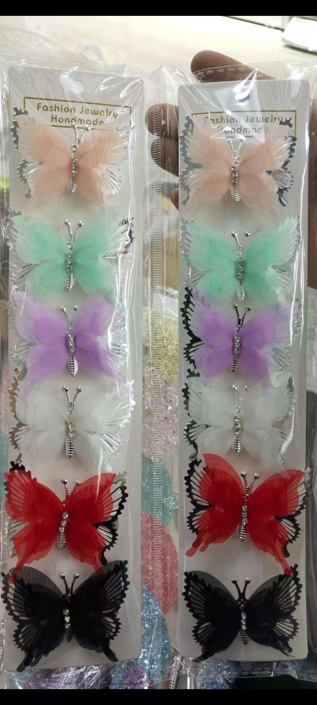 会动的仿纱蝴蝶，6个颜色上卡，2卡入包，中压袋，300包一箱，雯翔饰品