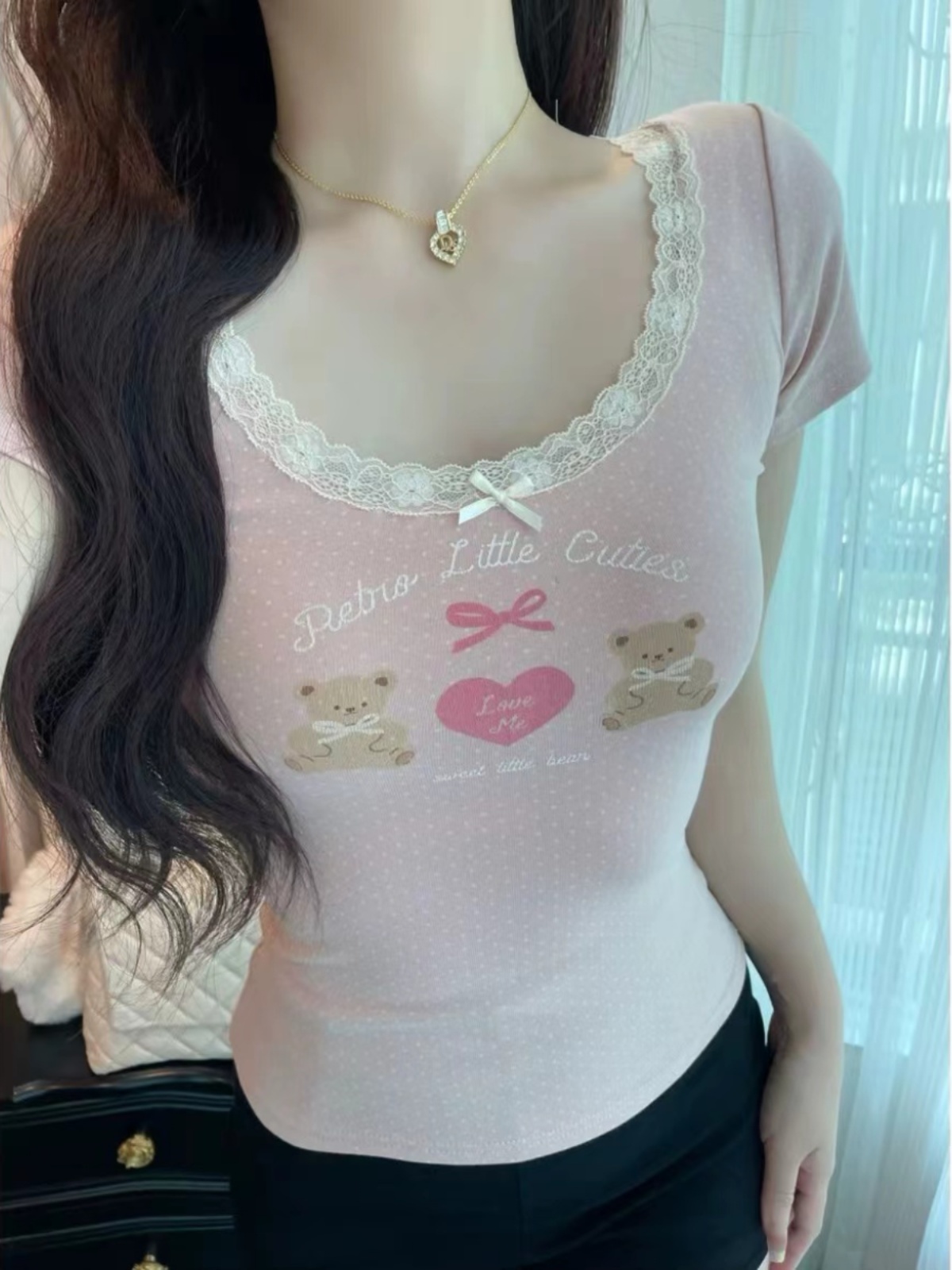 Fashionable printed short-sleeved T-shirt for women in summer, a unique and stunning beauty. Short, slimming and form-fitting top with lace trim Specification image