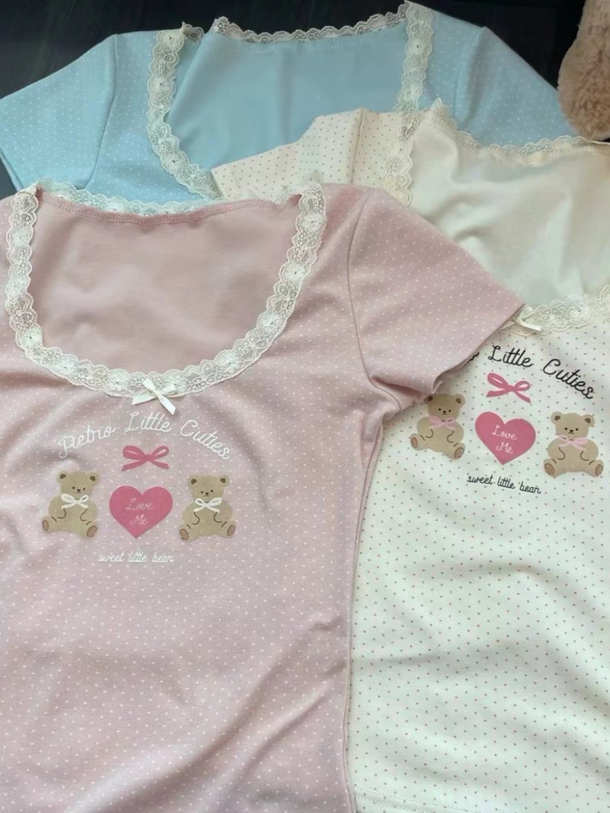 Fashionable printed short-sleeved T-shirt for women in summer, a unique and stunning beauty. Short, slimming and form-fitting top with lace trim Application Scenario