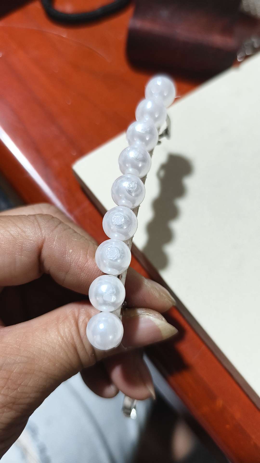 手工编织，时尚靓丽，流行高雅，别具一格，独出心裁，与众不同，独树一帜，高雅贵气，充满时尚感，戴头上贵气十足，人见人爱，大白底实物图