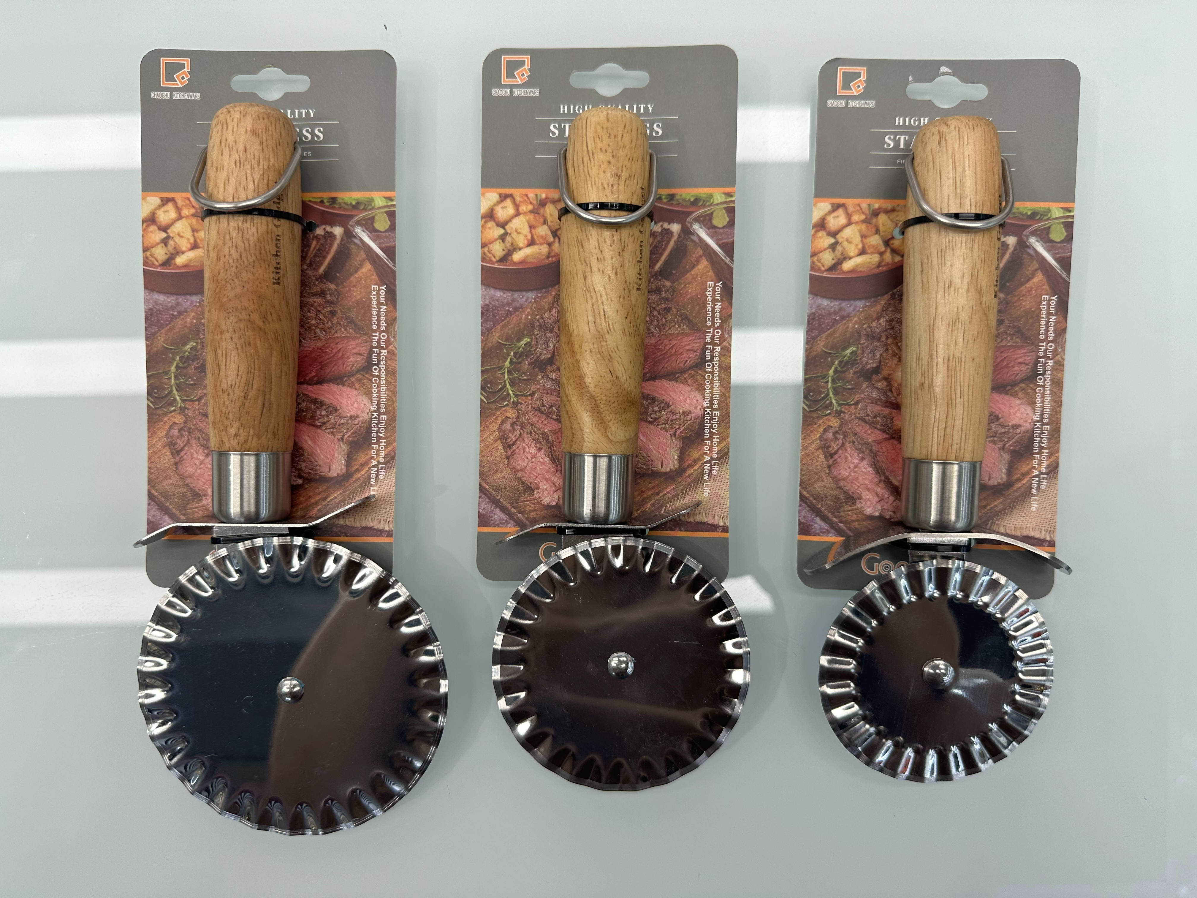 高档酒店用品厨房小工具木柄披萨刀批发家用实惠 披萨刀