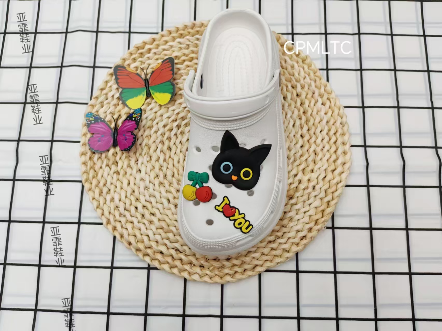 Women's flip-flops Crocs Cute cartoon slippers on top