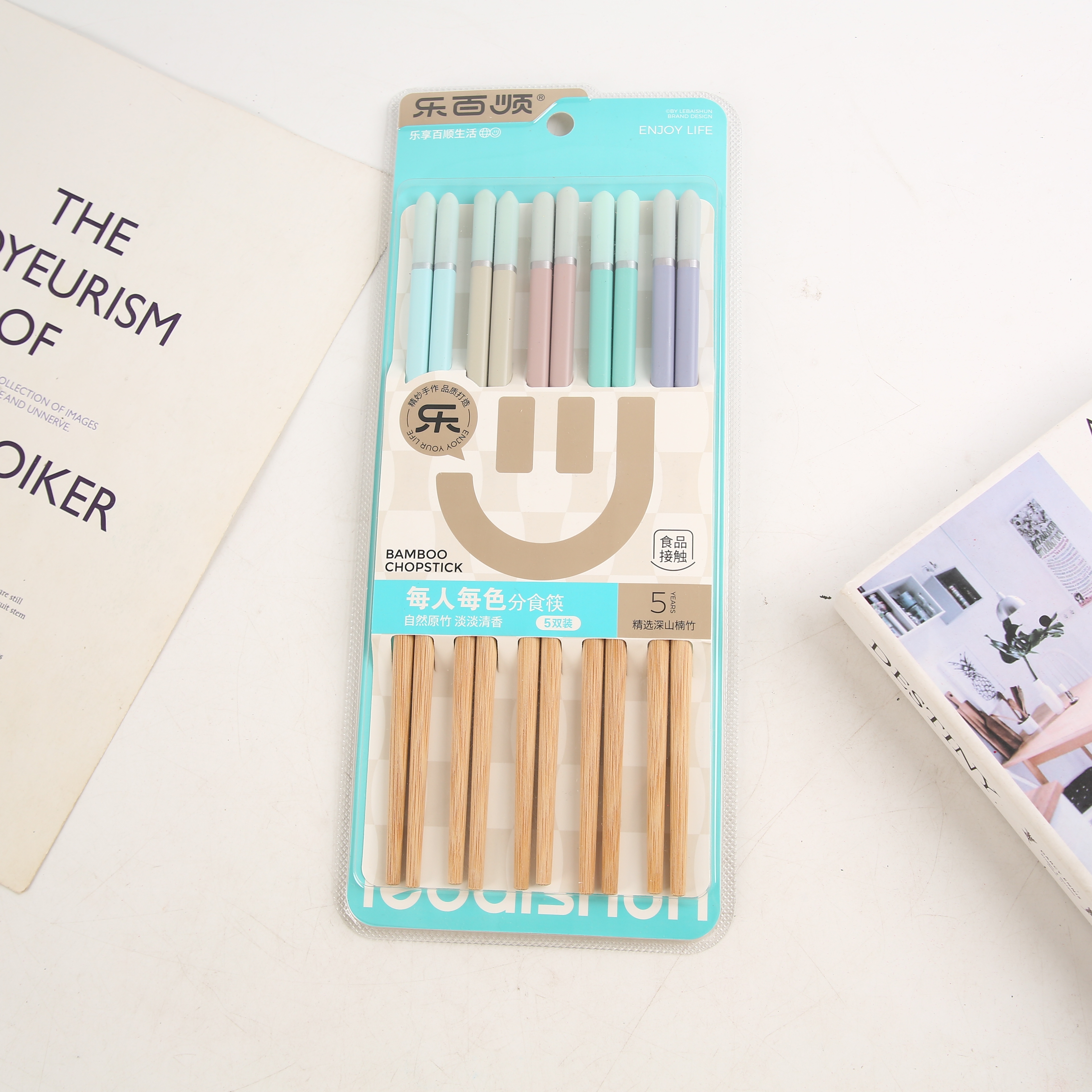 Wholesale of anti-slip bamboo chopsticks for export and domestic sales, with a variety of household serving chopsticks to choose from Item Picture