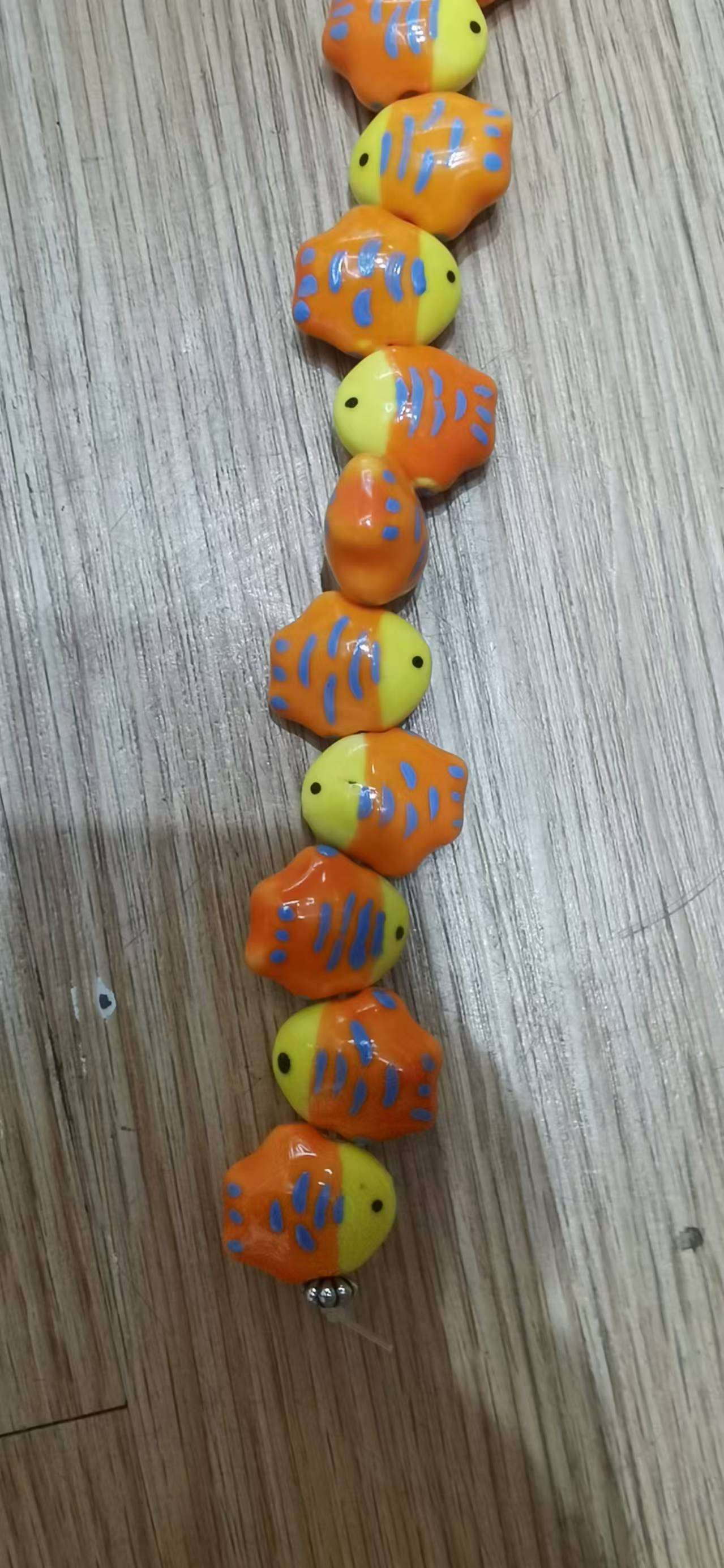 陶瓷手绘小黄鱼diy手工编织手链，项链批发饰品材料配件。