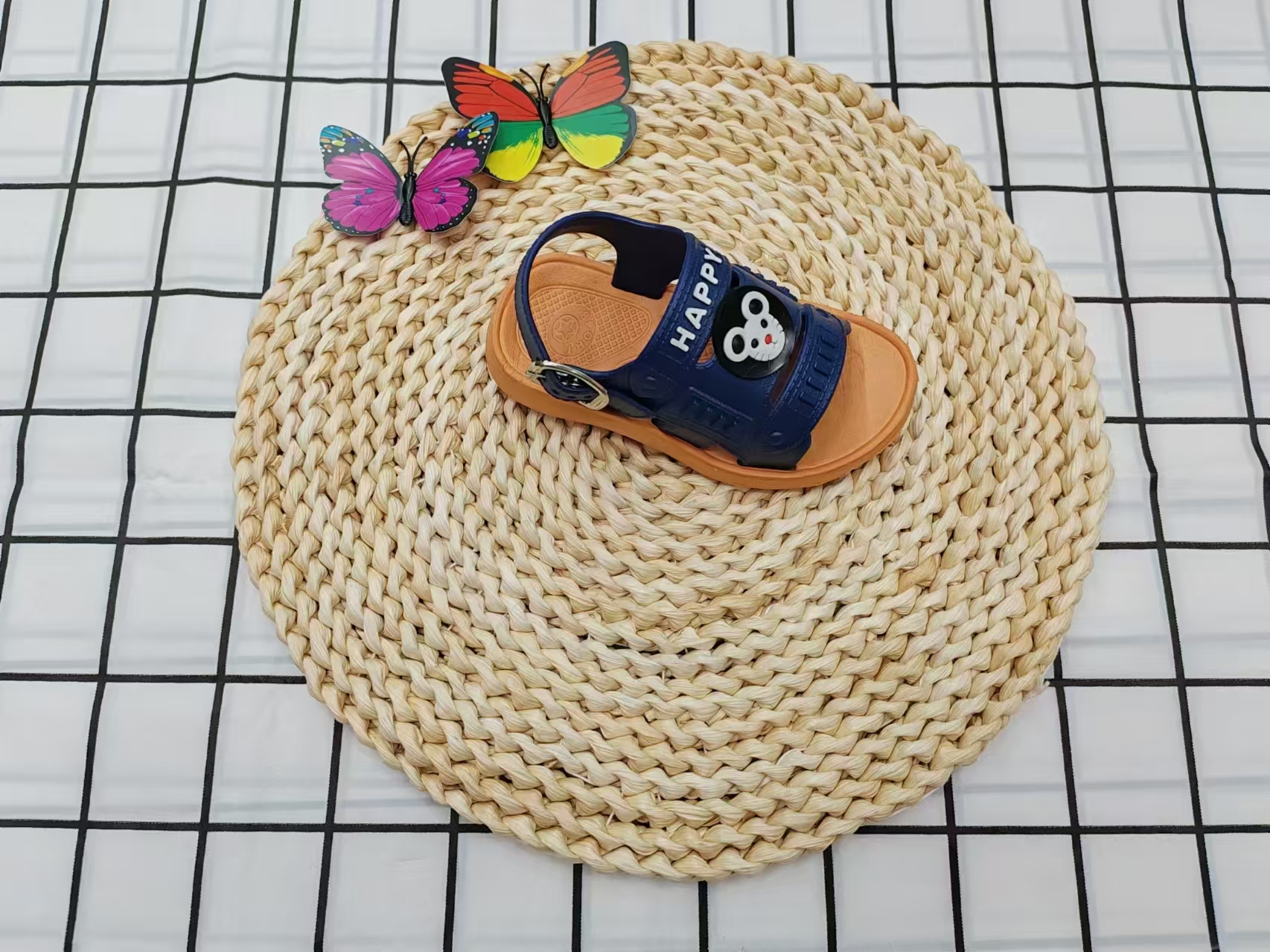 Cartoon boys' sandals summer small and medium-sized children's open-toe sandals details Picture