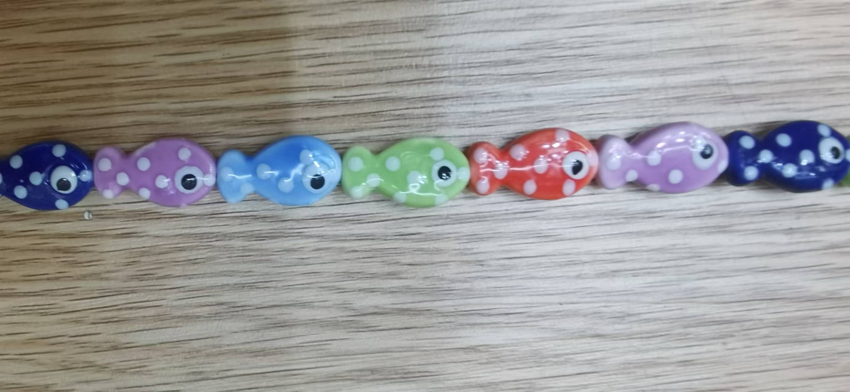 斑点小鱼釉彩陶瓷珠子diy，清新陶瓷珠子串珠手链项链饰品配件。