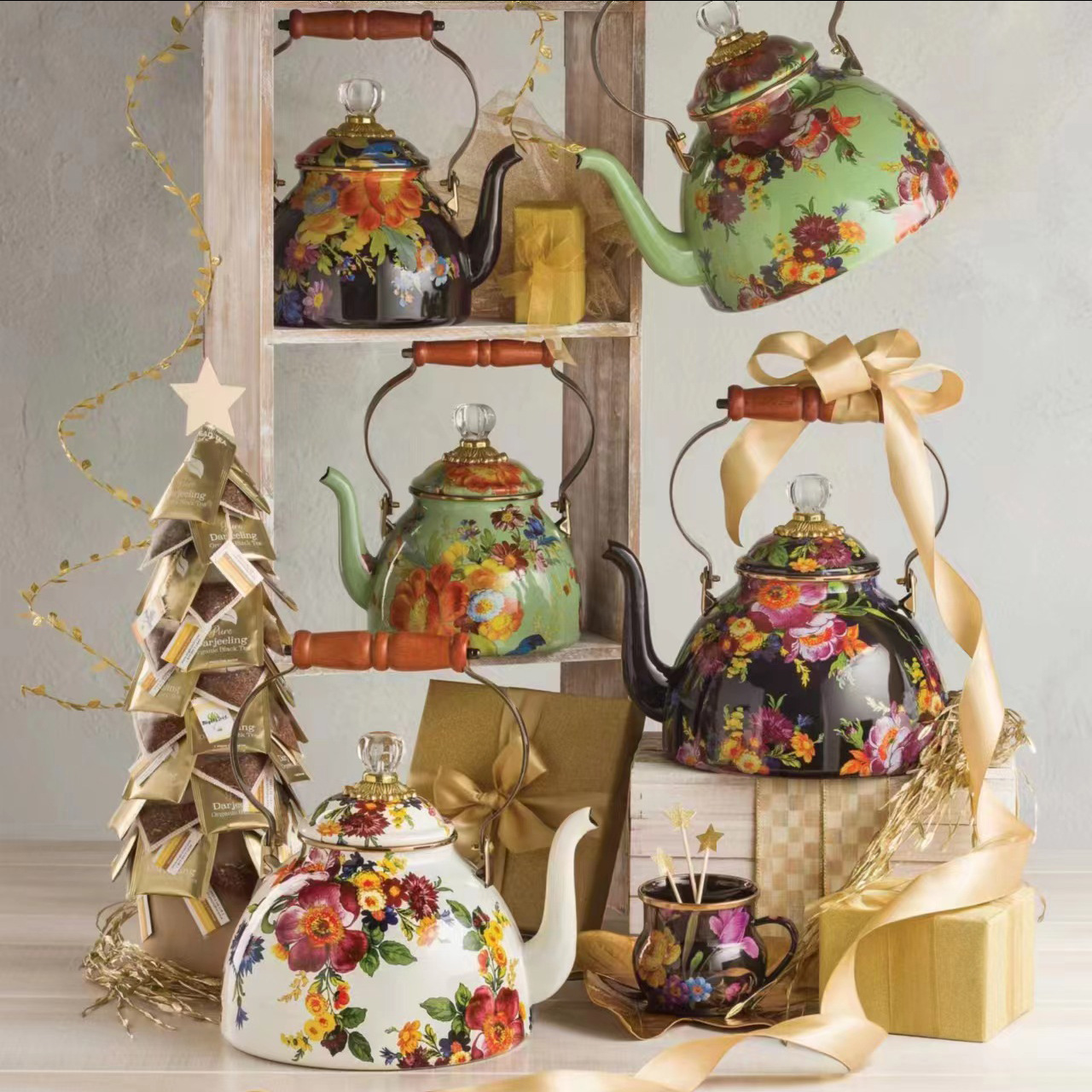 The 2.5L and 4L large-capacity teapot is called "Mingyin Teapot". It features Russian style and quality enamel and enamel teapots, as well as home-use painted designs Application Scenario