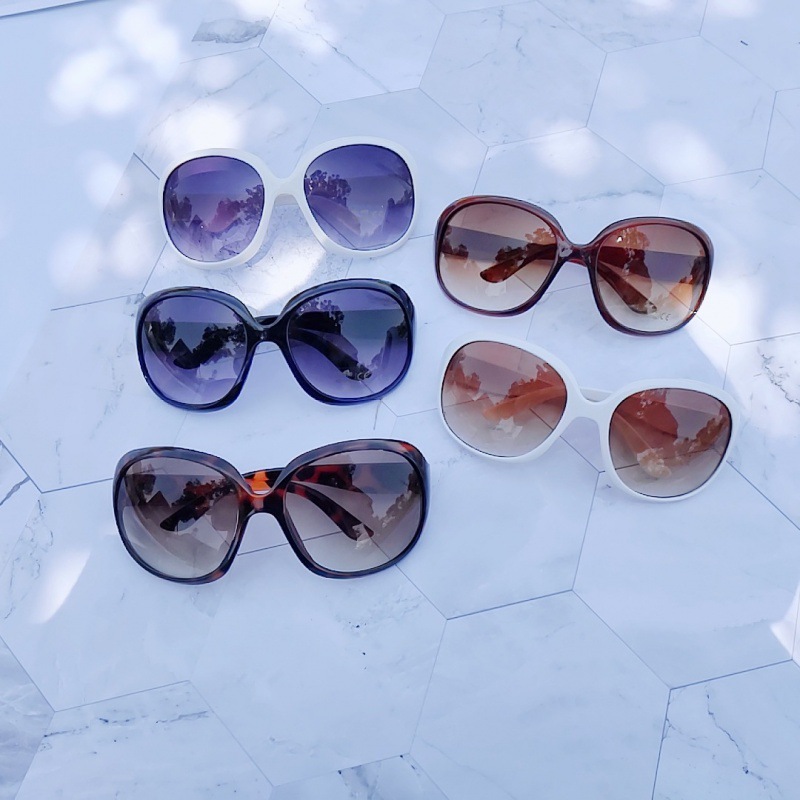 New women's sunglasses, fashionable and trendy large-frame black sunglasses, women's UV-protective sunglasses
