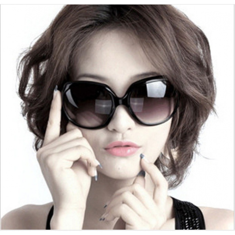 New women's sunglasses, fashionable and trendy large-frame black sunglasses, women's UV-protective sunglasses