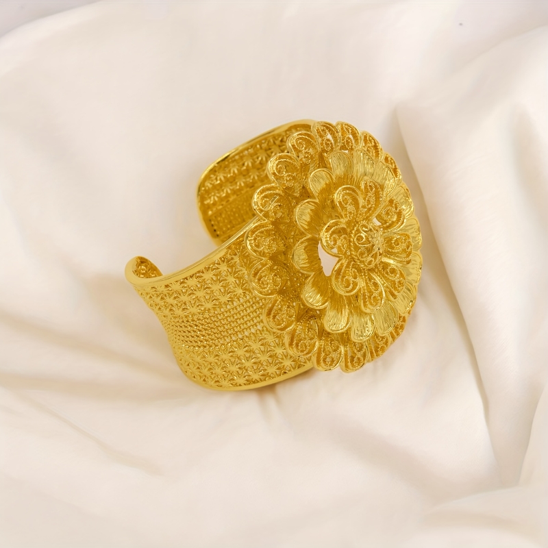 度金精致饰品 珠宝饰品独特设计 时尚潮流配饰 个性化其他饰品 女士手镯 镀金手镯产品图