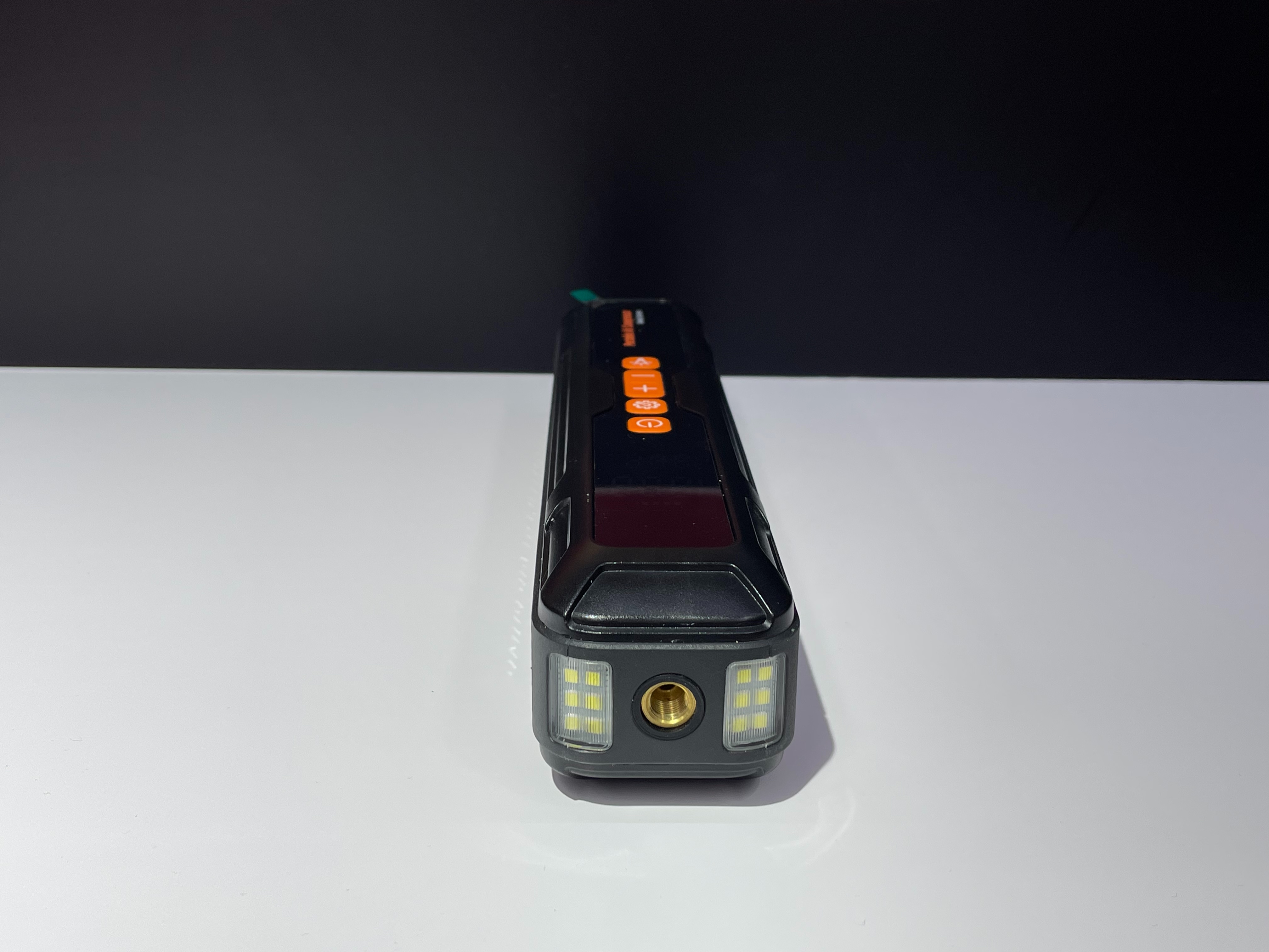 Automotive Multi-Function Emergency Power Supply Air Inflator 5V2.4a5v3a Pump Application Scenario