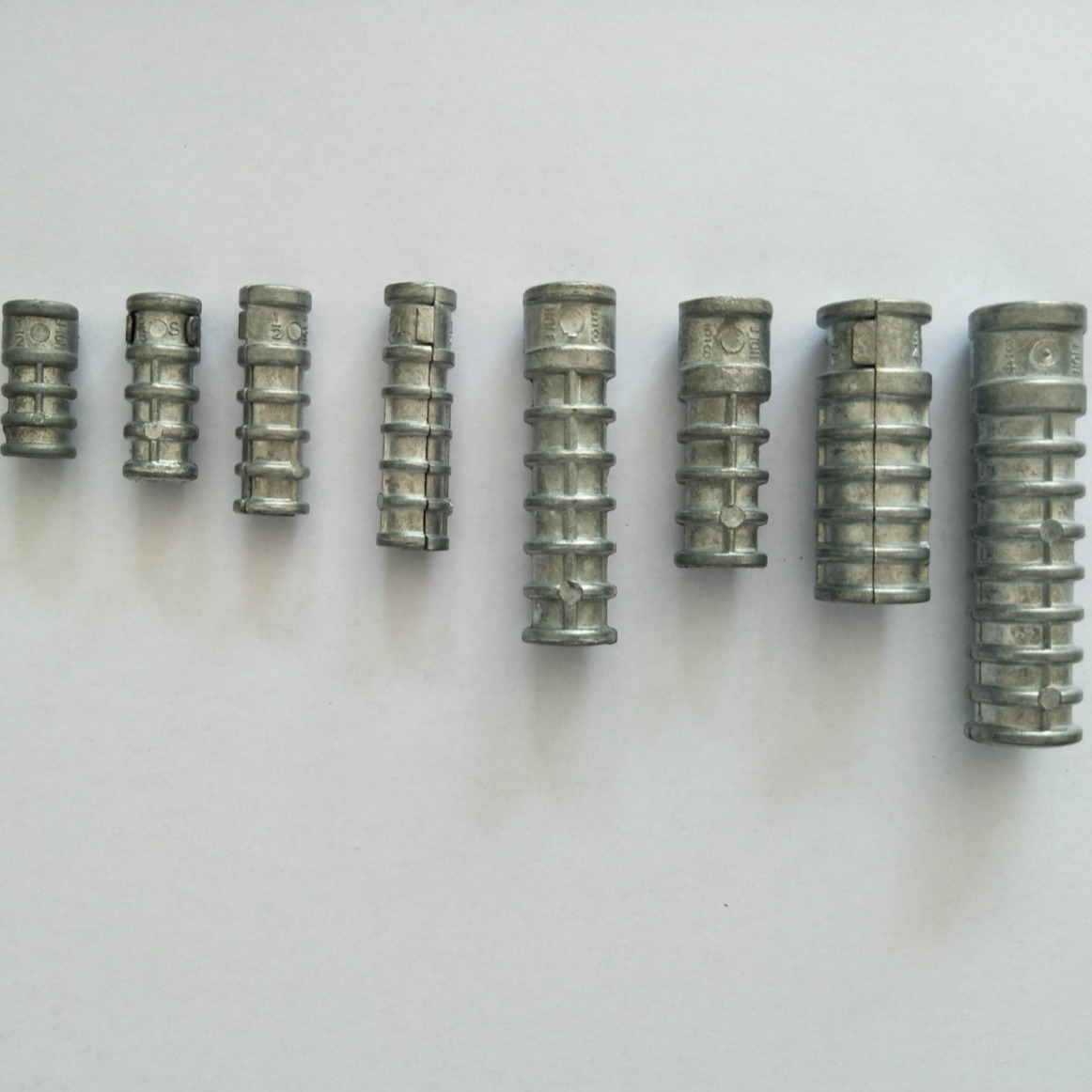 Zinc alloy gypsum board expansion screws
