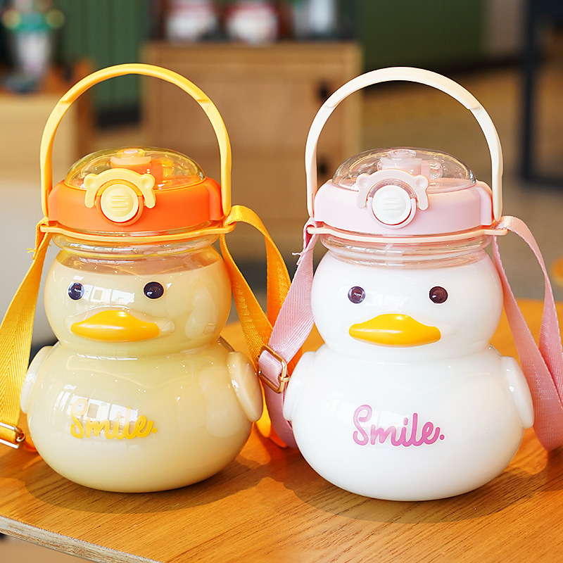 H185- Plastic Space Duck Single Drink, Cute Little yellow Duck Water Cup, Straw, portable Student Large Belly cup, Children's Water Bottle, Summer Large capacity Plastic cup Application Scenario