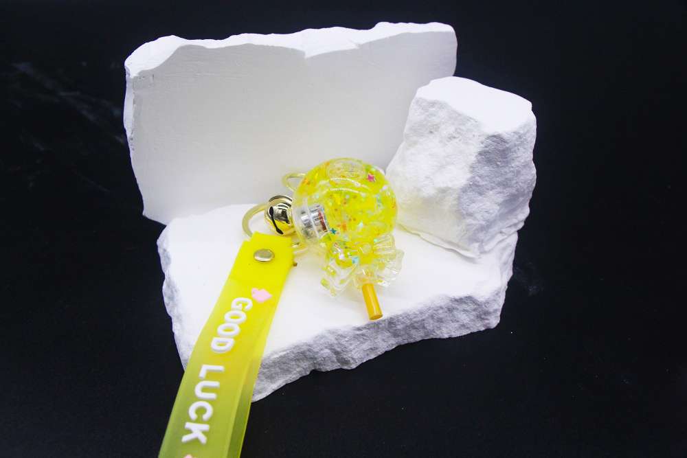 钥匙扣女2024可爱棒棒糖液体闪光时尚透明钥匙扣白底实物图