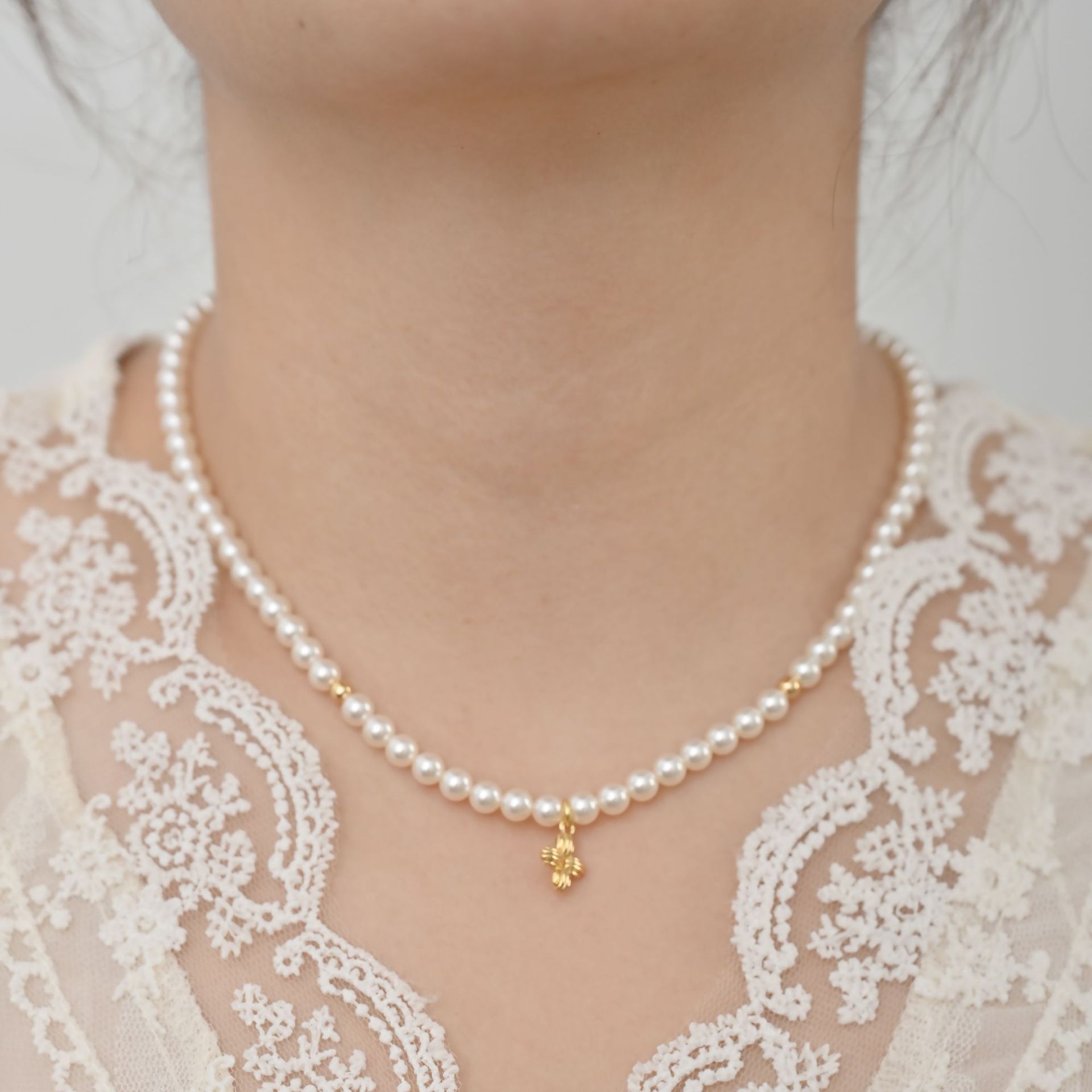 The French elegant Shijia pearl necklace is light luxury, simple and high-end. It is a versatile YYSP-2 accessory pearl necklace Application Scenario