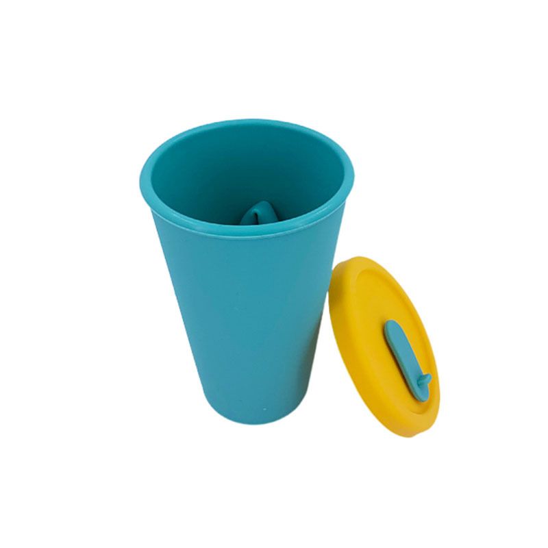 High appearance level children's straw cup, popular coffee cup, children's anti-drop water cup, creative travel cup, leak-proof silicone water cup Application Scenario