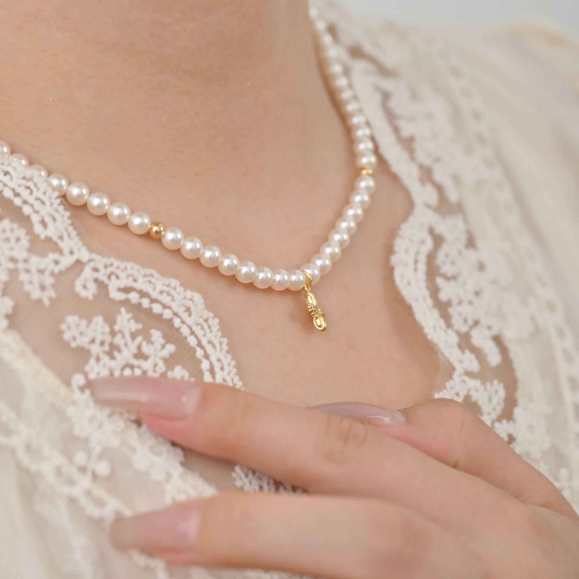 The French elegant Shijia pearl necklace is light luxury, simple and high-end. It is a versatile YYSP-2 accessory pearl necklace details Picture