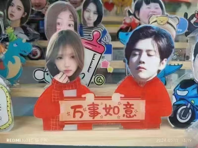 手办摆件潮玩 摇摇乐摆摊 夜市网红项目网红摇摇乐摇一摇电动摇头摆件定制DIY