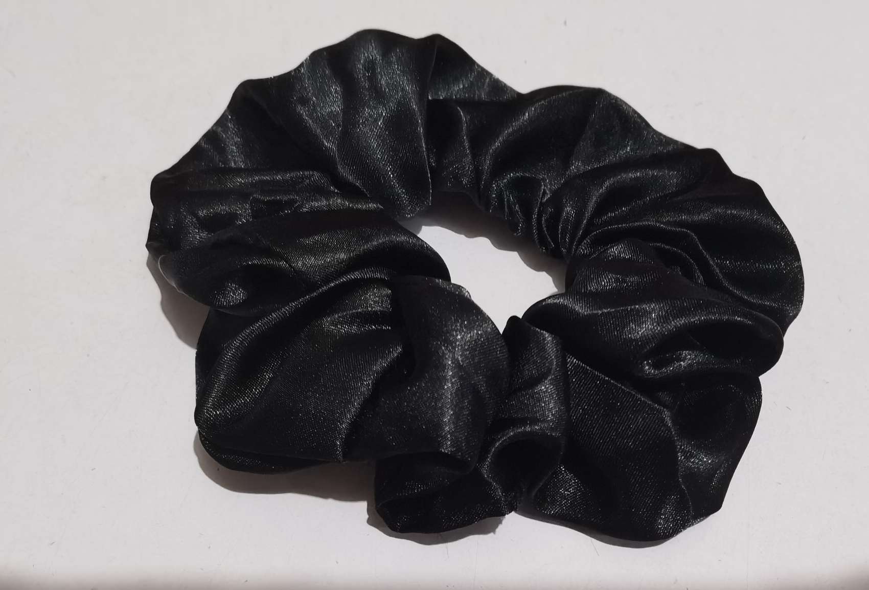 Black large intestine hair band made of satin