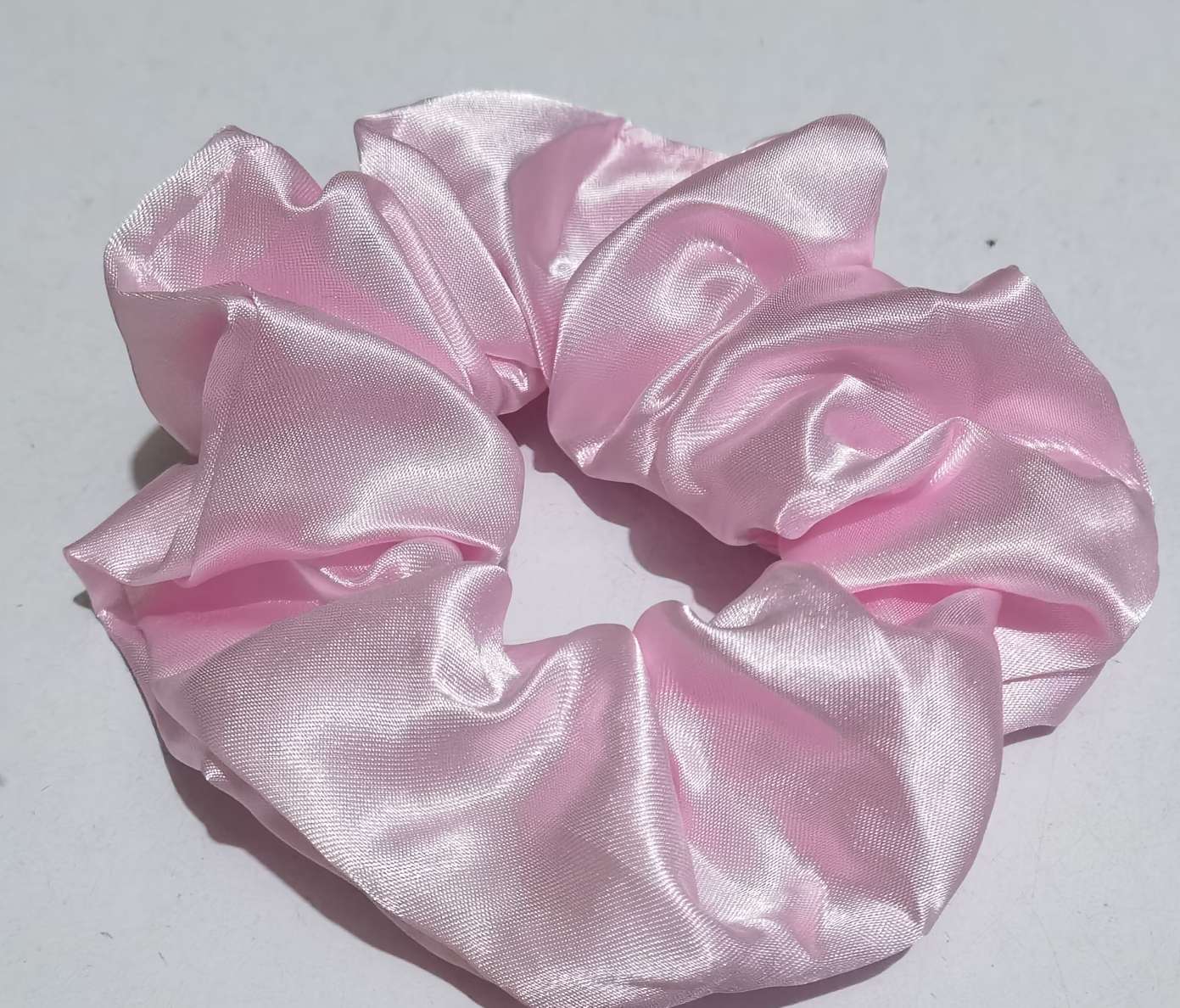 Pink large intestine hair band made of satin